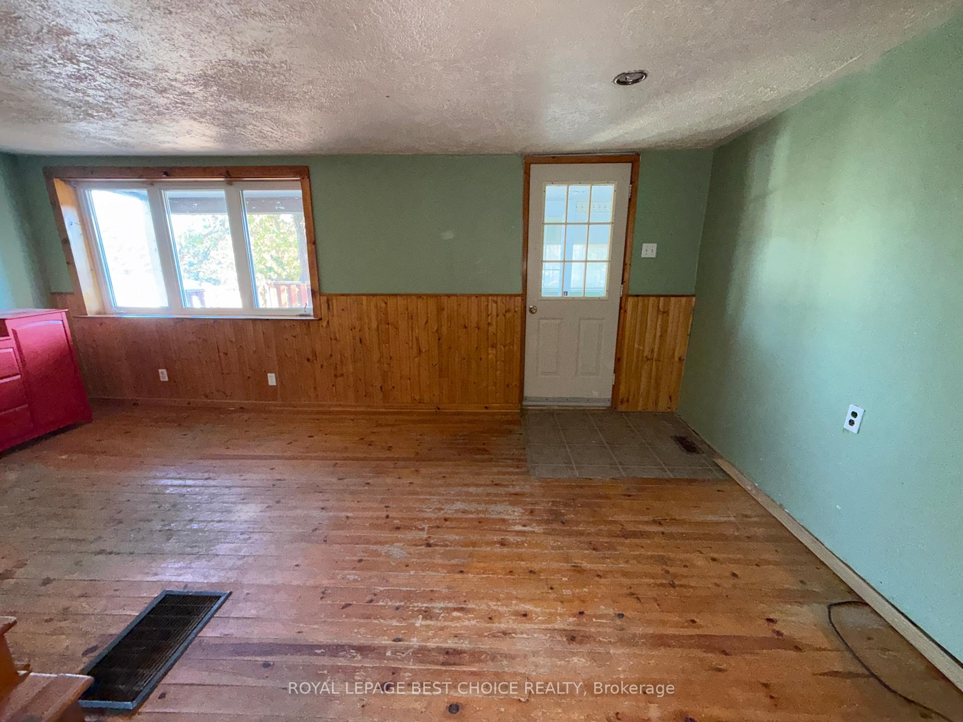 Photo 11 of 36 Russell Street, Cobalt — HOMEH
