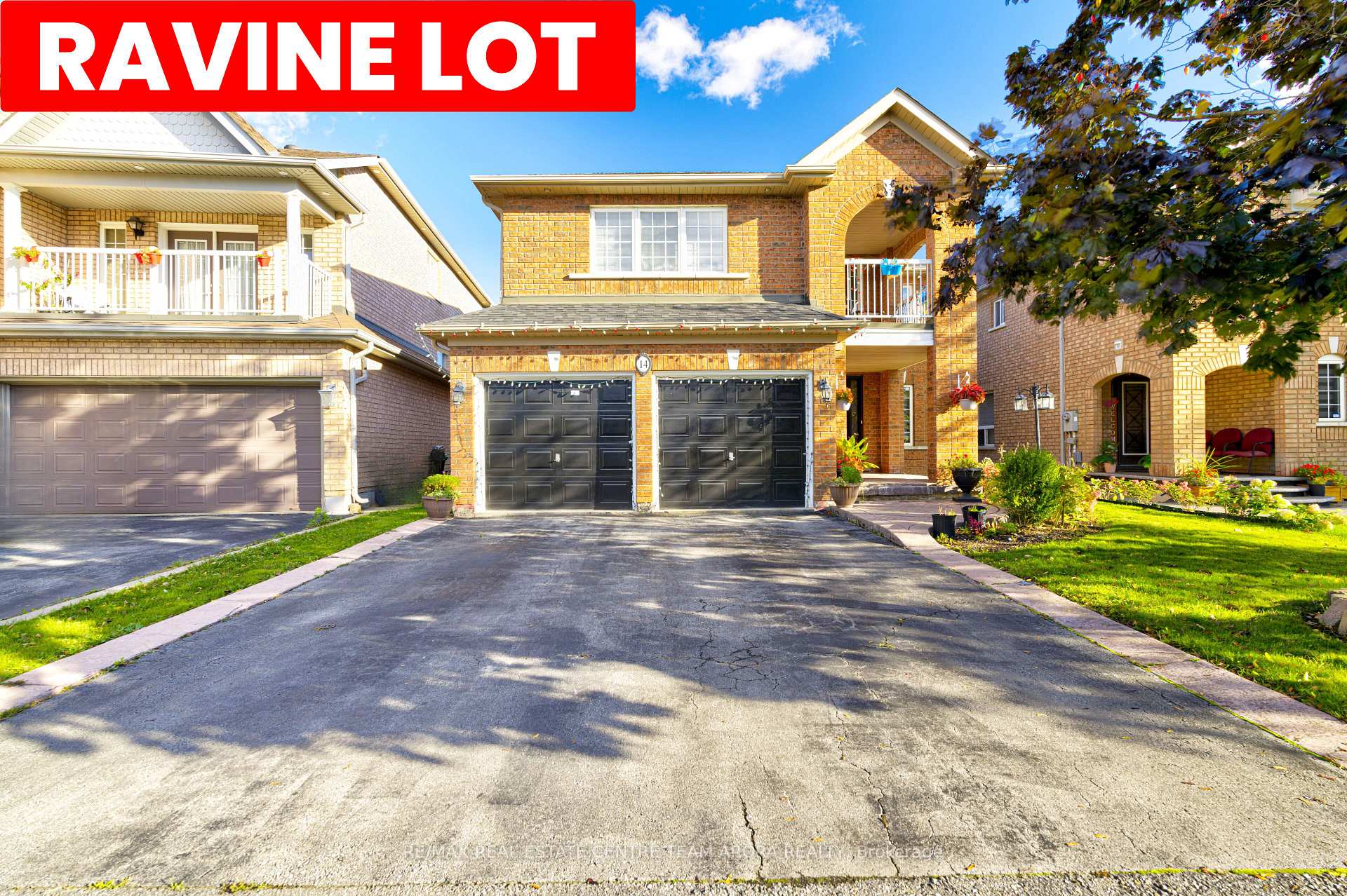Front of 14 River Rock Crescent