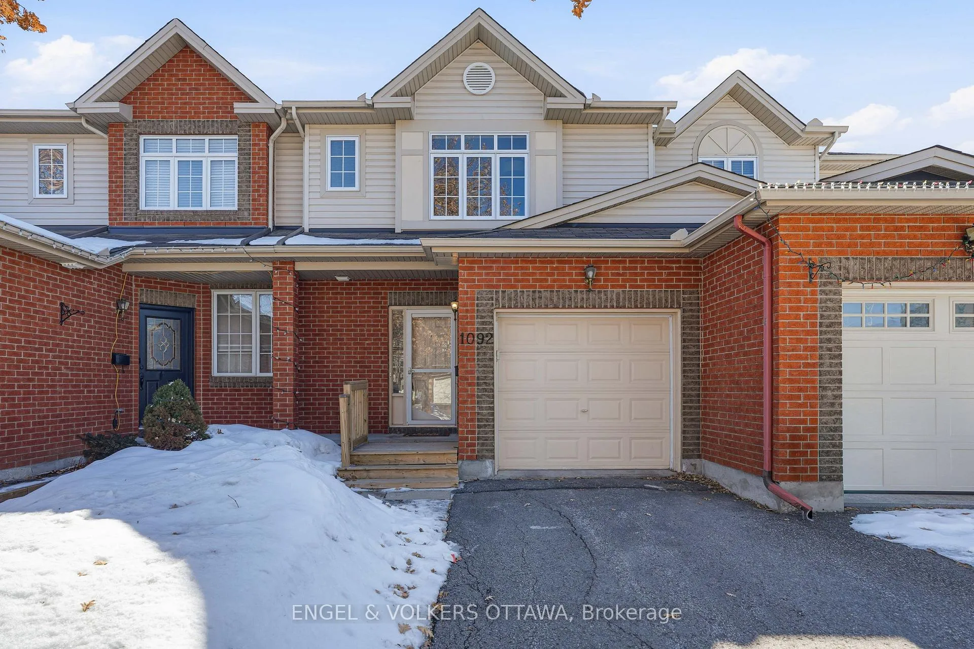 Photo 1 of 1092 Brasseur Crescent, Ottawa, Fallingbrook/Gardenway South — HOMEH