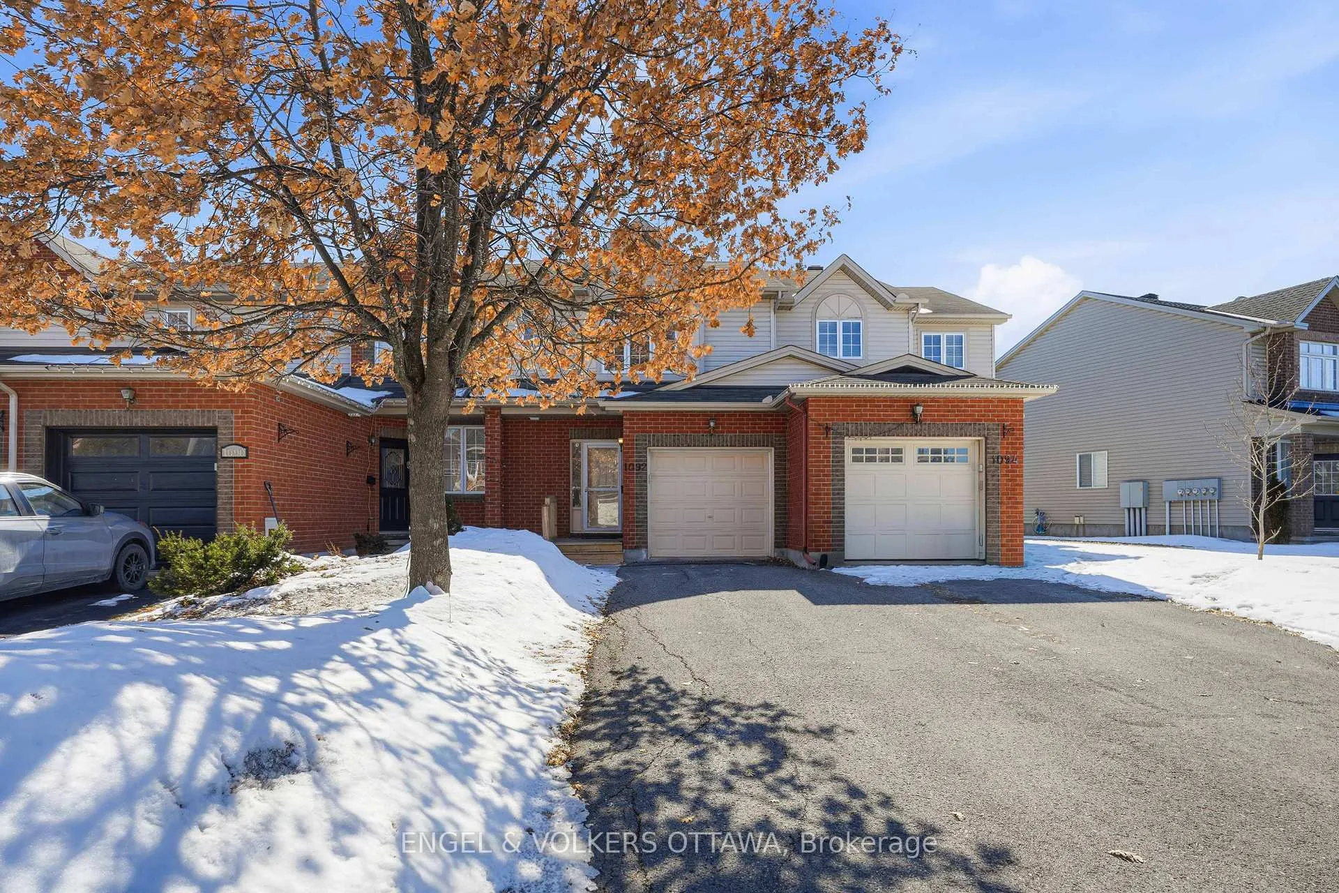 Photo 2 of 1092 Brasseur Crescent, Ottawa, Fallingbrook/Gardenway South — HOMEH