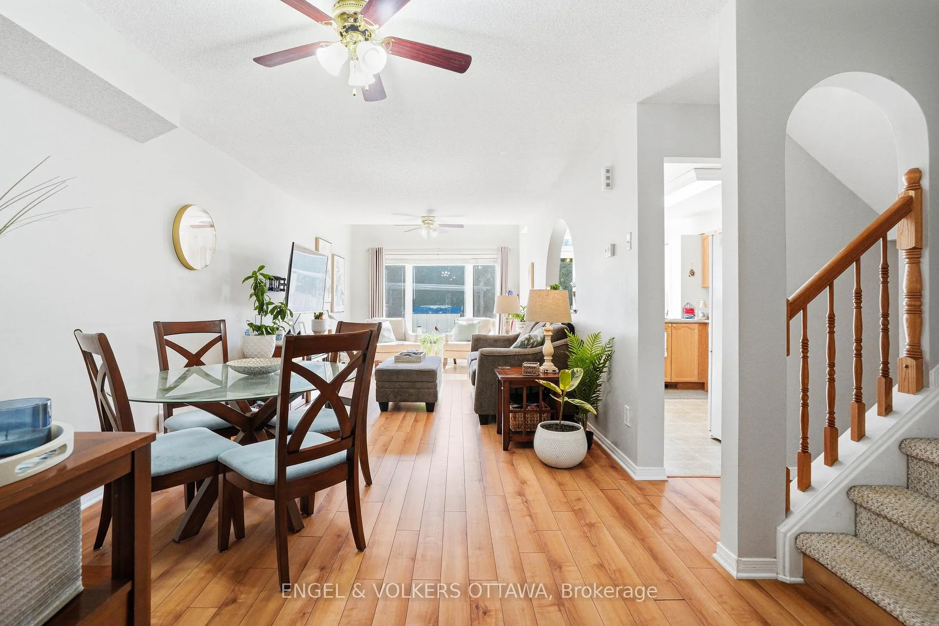 Photo 6 of 1092 Brasseur Crescent, Ottawa, Fallingbrook/Gardenway South — HOMEH