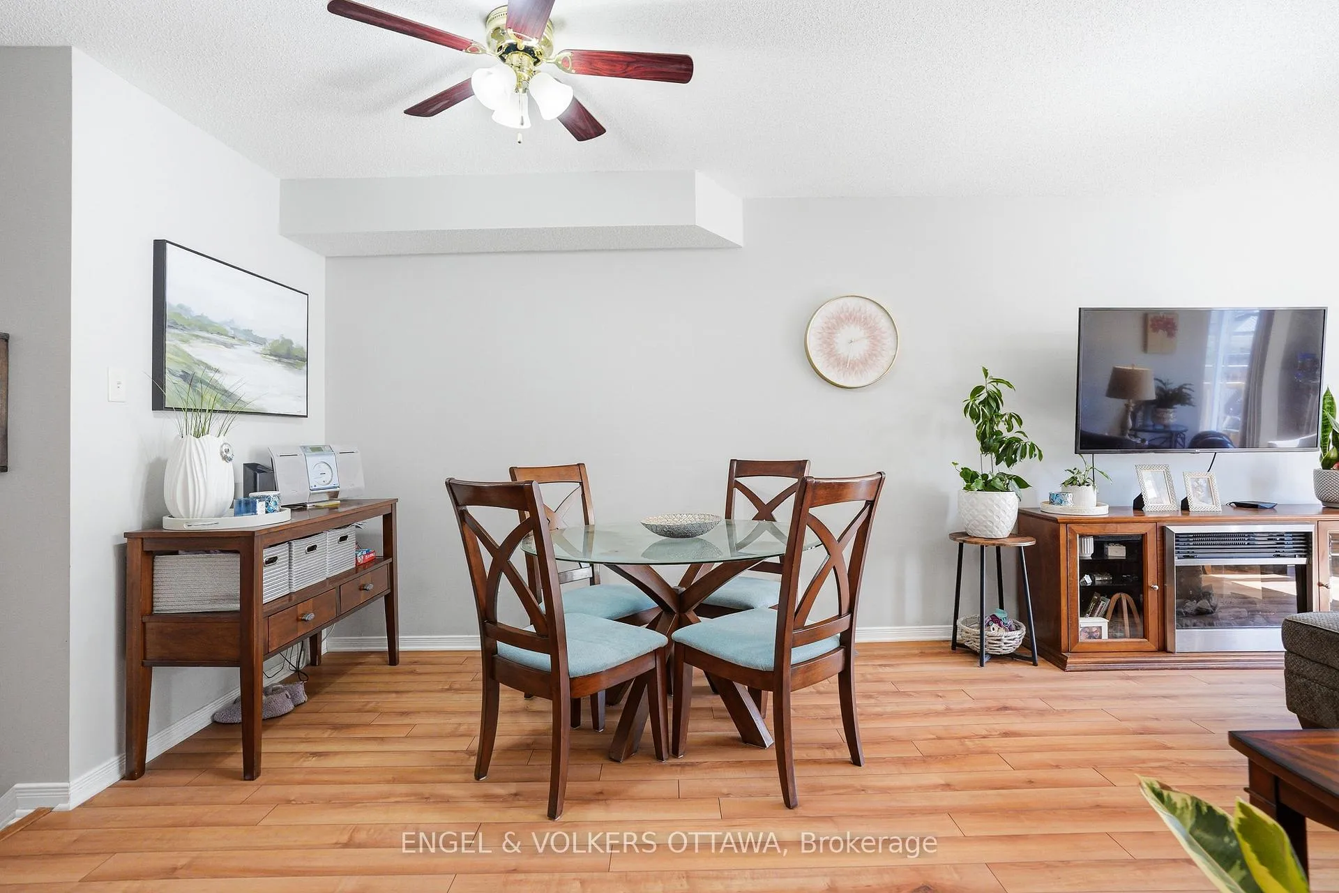 Photo 7 of 1092 Brasseur Crescent, Ottawa, Fallingbrook/Gardenway South — HOMEH
