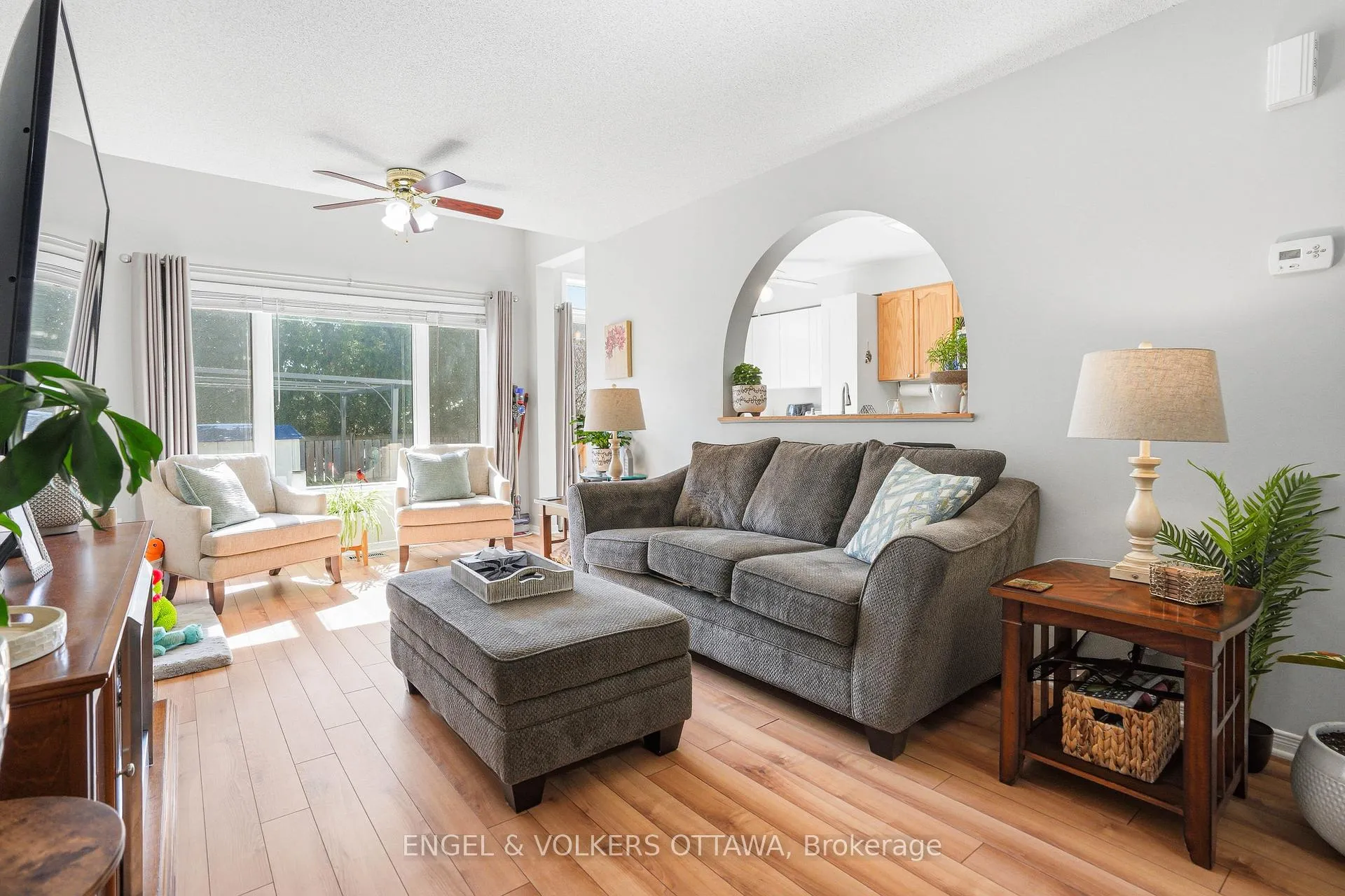 Photo 9 of 1092 Brasseur Crescent, Ottawa, Fallingbrook/Gardenway South — HOMEH