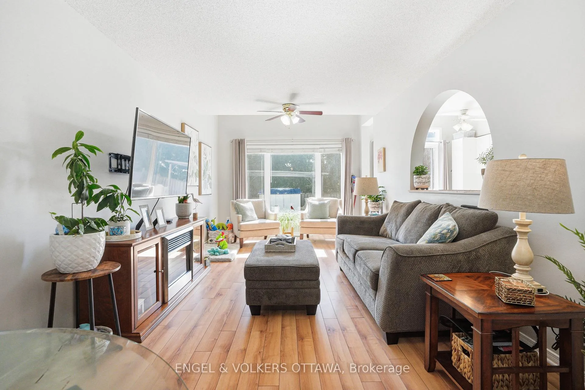 Photo 10 of 1092 Brasseur Crescent, Ottawa, Fallingbrook/Gardenway South — HOMEH