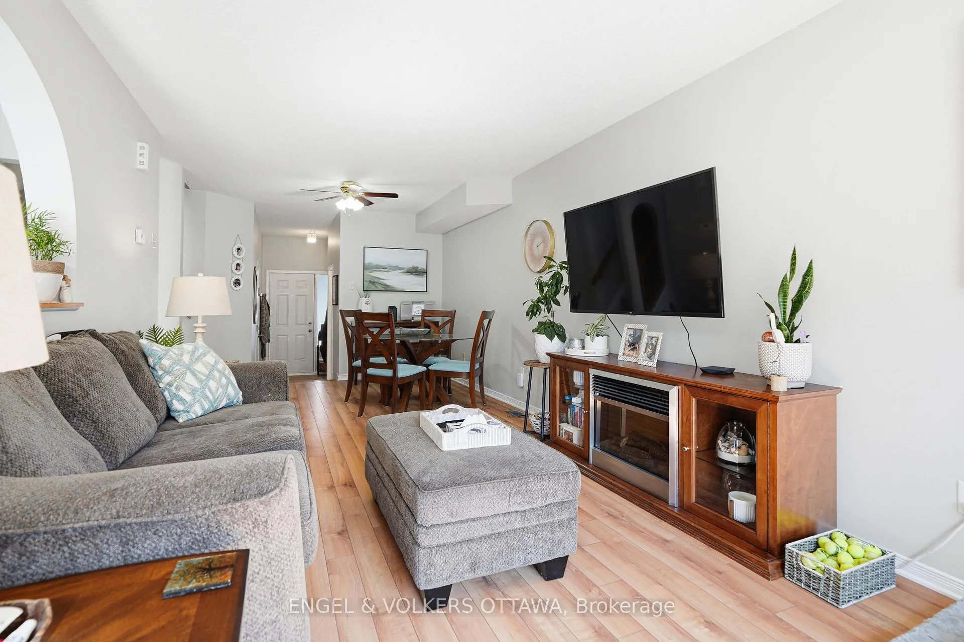 Photo 11 of 1092 Brasseur Crescent, Ottawa, Fallingbrook/Gardenway South — HOMEH