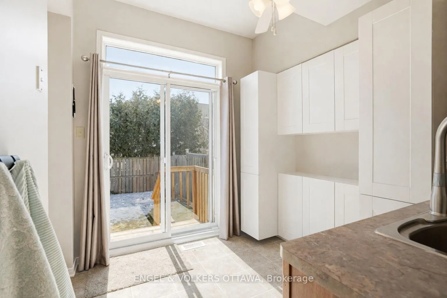 Photo 12 of 1092 Brasseur Crescent, Ottawa, Fallingbrook/Gardenway South — HOMEH