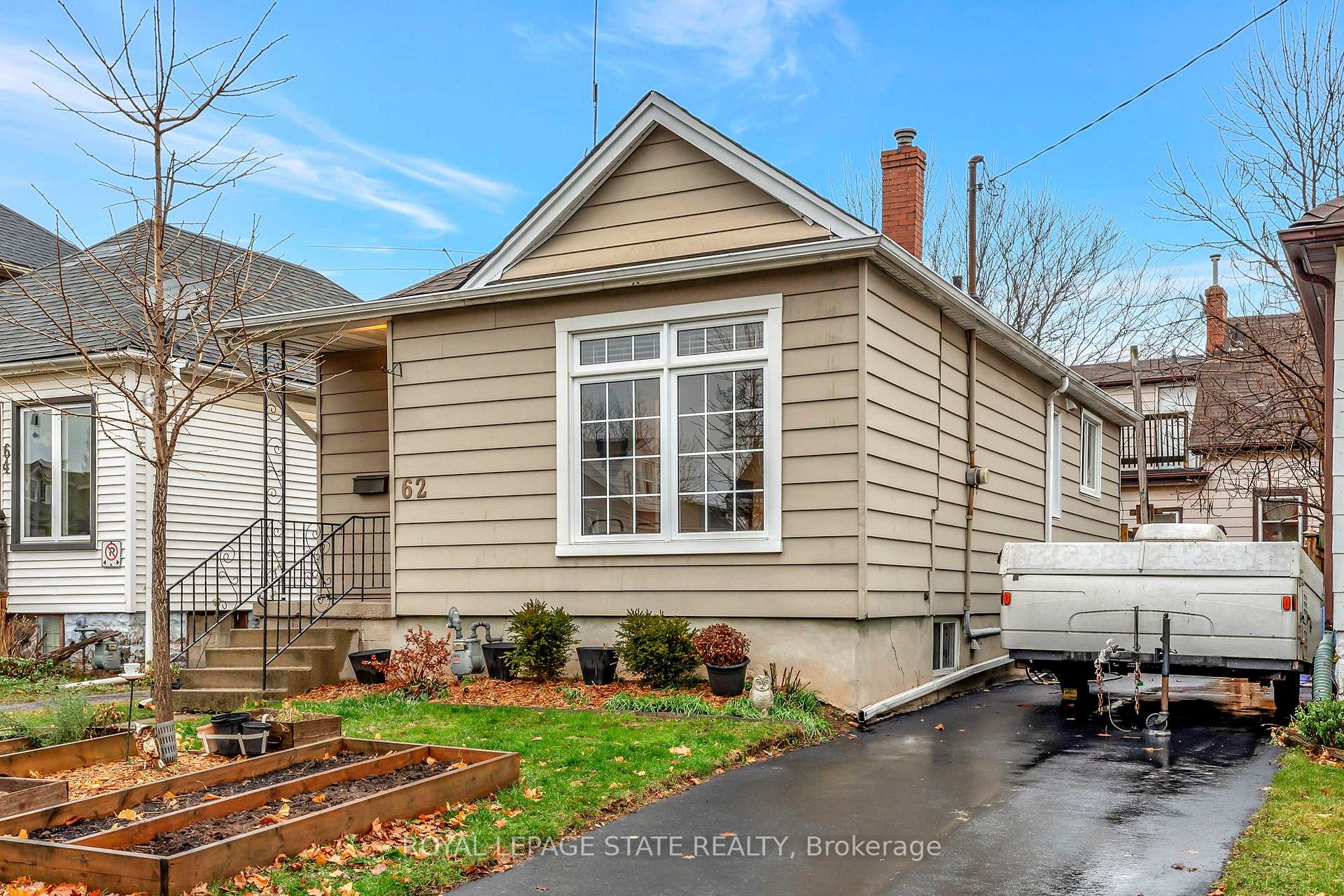 Photo 2 of 62 Houghton Avenue N, Hamilton, Crown Point — HOMEH