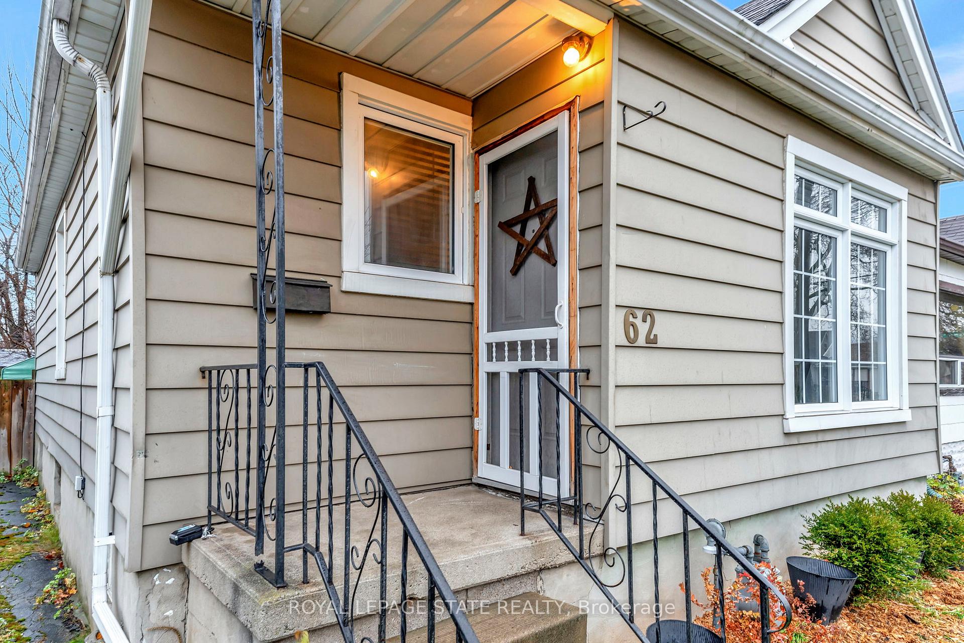 Photo 3 of 62 Houghton Avenue N, Hamilton, Crown Point — HOMEH