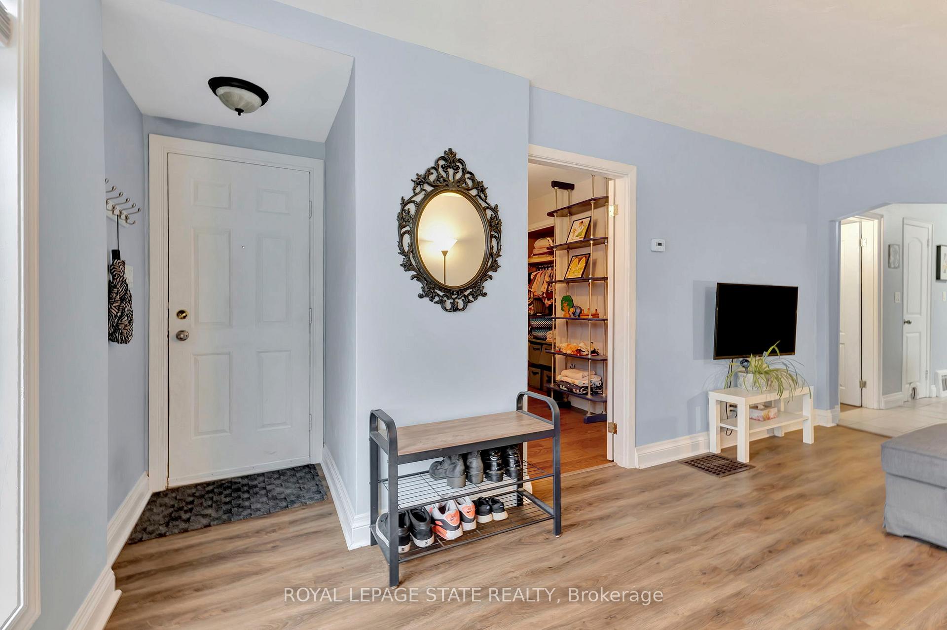 Photo 4 of 62 Houghton Avenue N, Hamilton, Crown Point — HOMEH