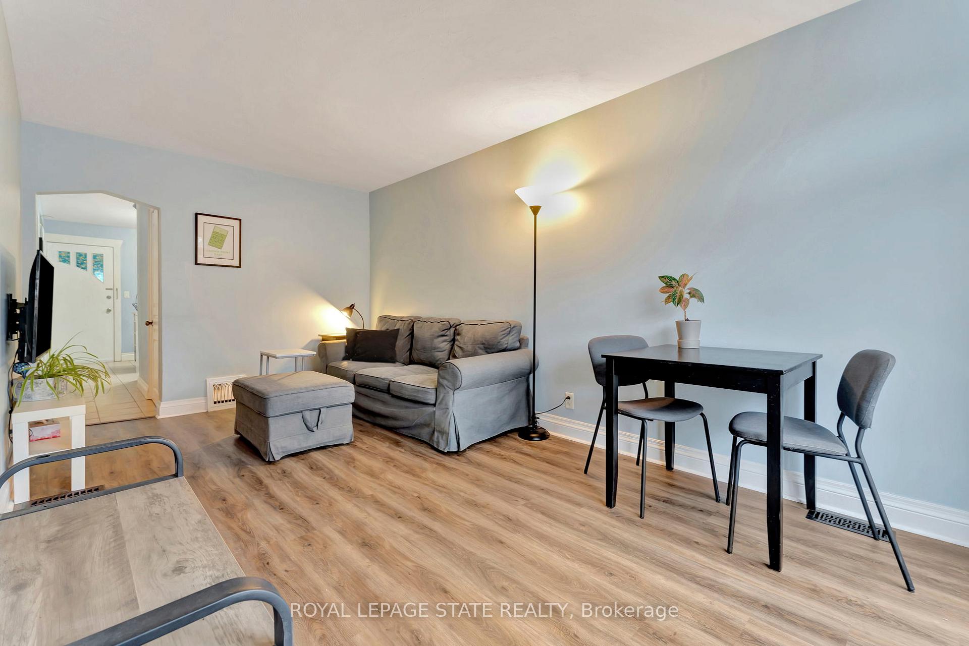 Photo 5 of 62 Houghton Avenue N, Hamilton, Crown Point — HOMEH