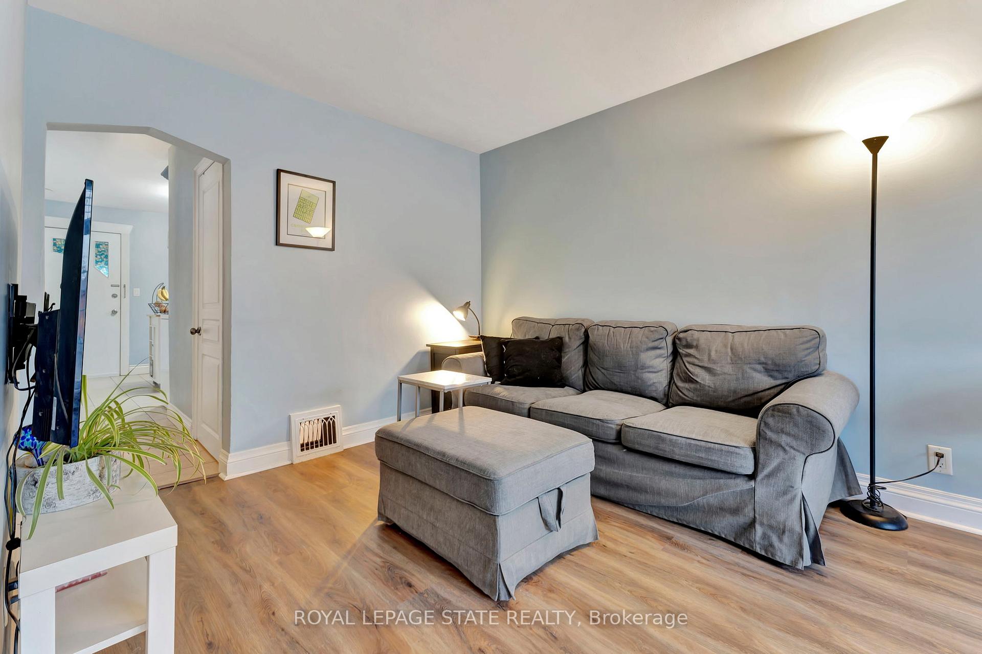 Photo 6 of 62 Houghton Avenue N, Hamilton, Crown Point — HOMEH
