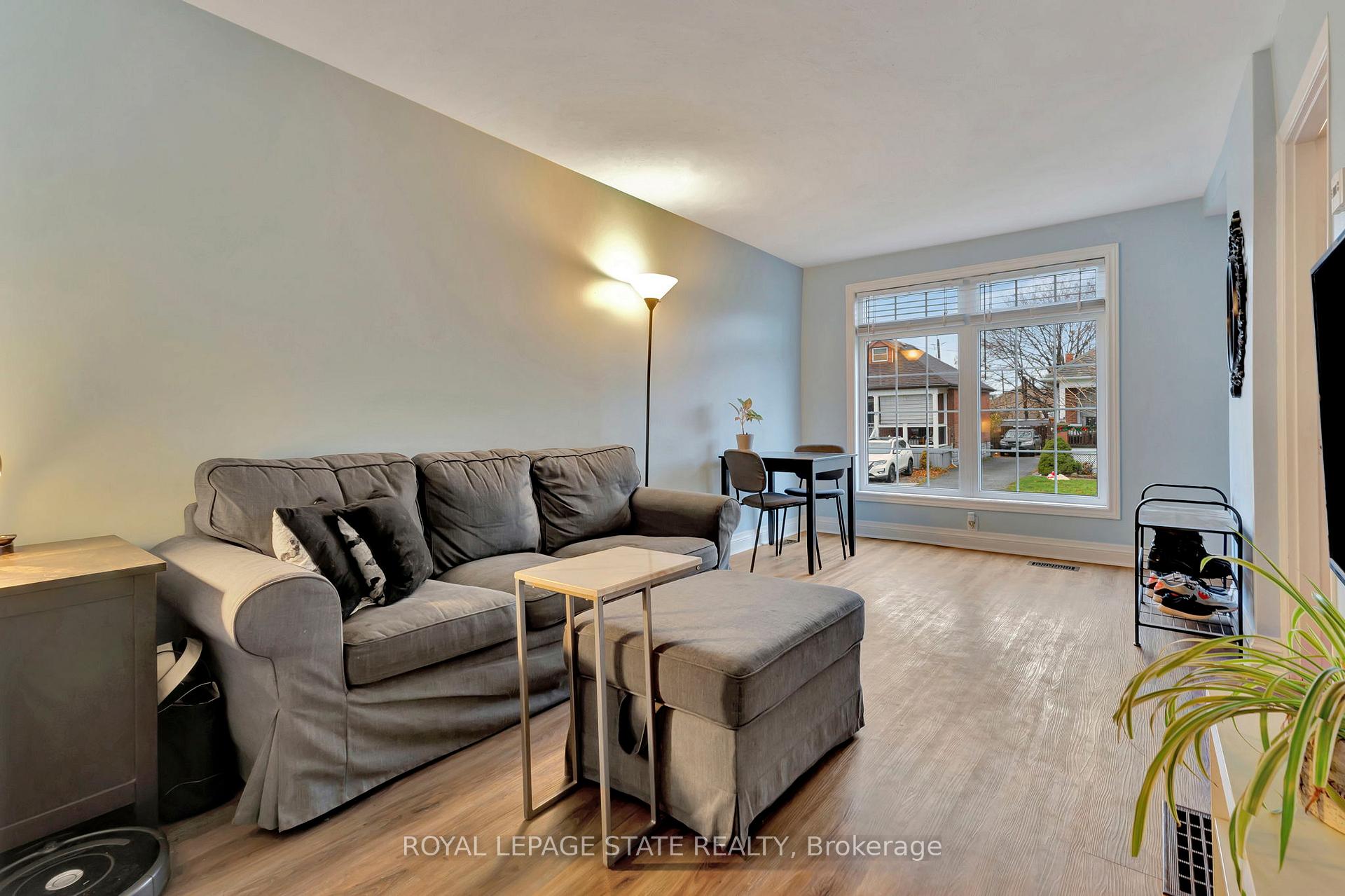 Photo 8 of 62 Houghton Avenue N, Hamilton, Crown Point — HOMEH