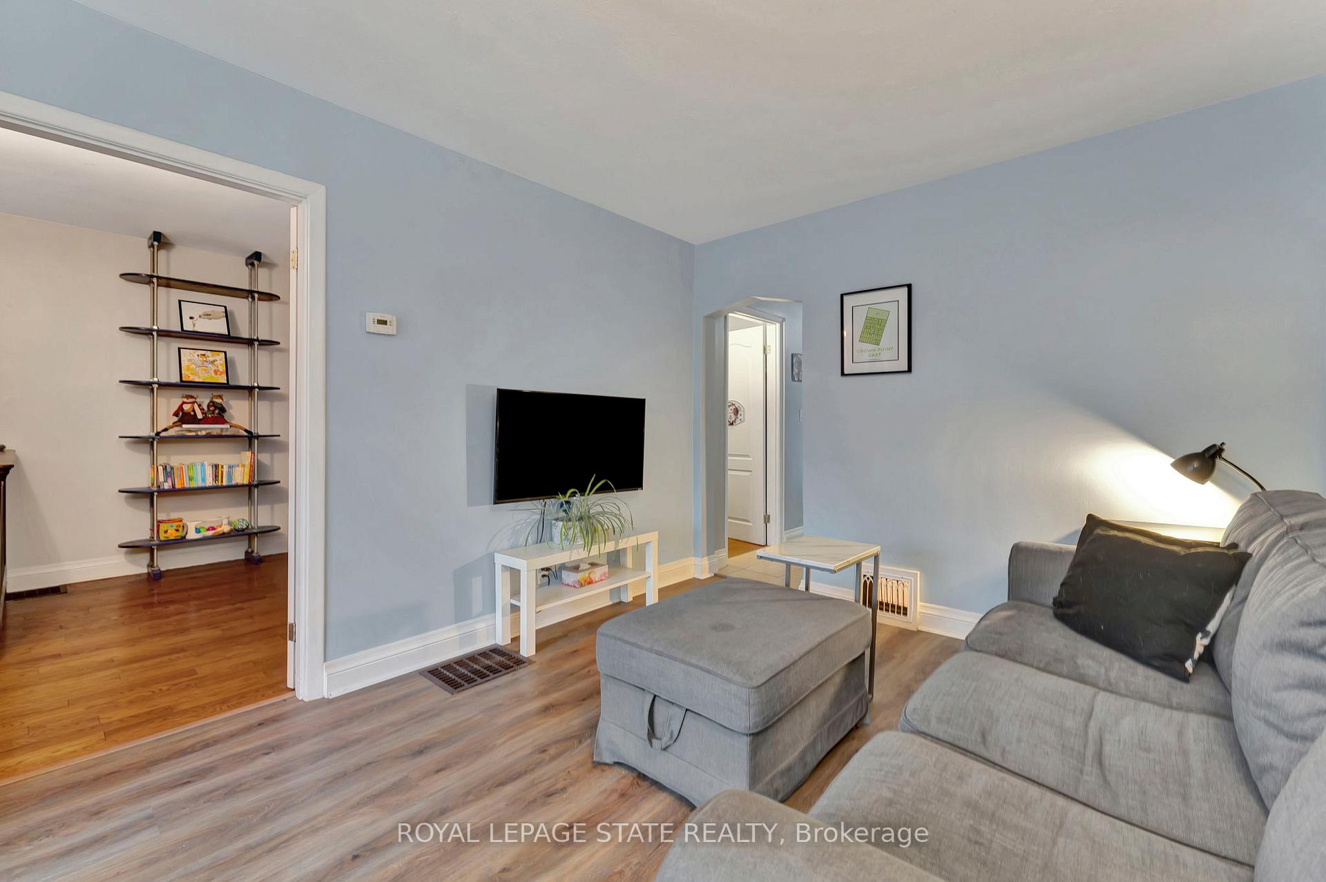 Photo 9 of 62 Houghton Avenue N, Hamilton, Crown Point — HOMEH