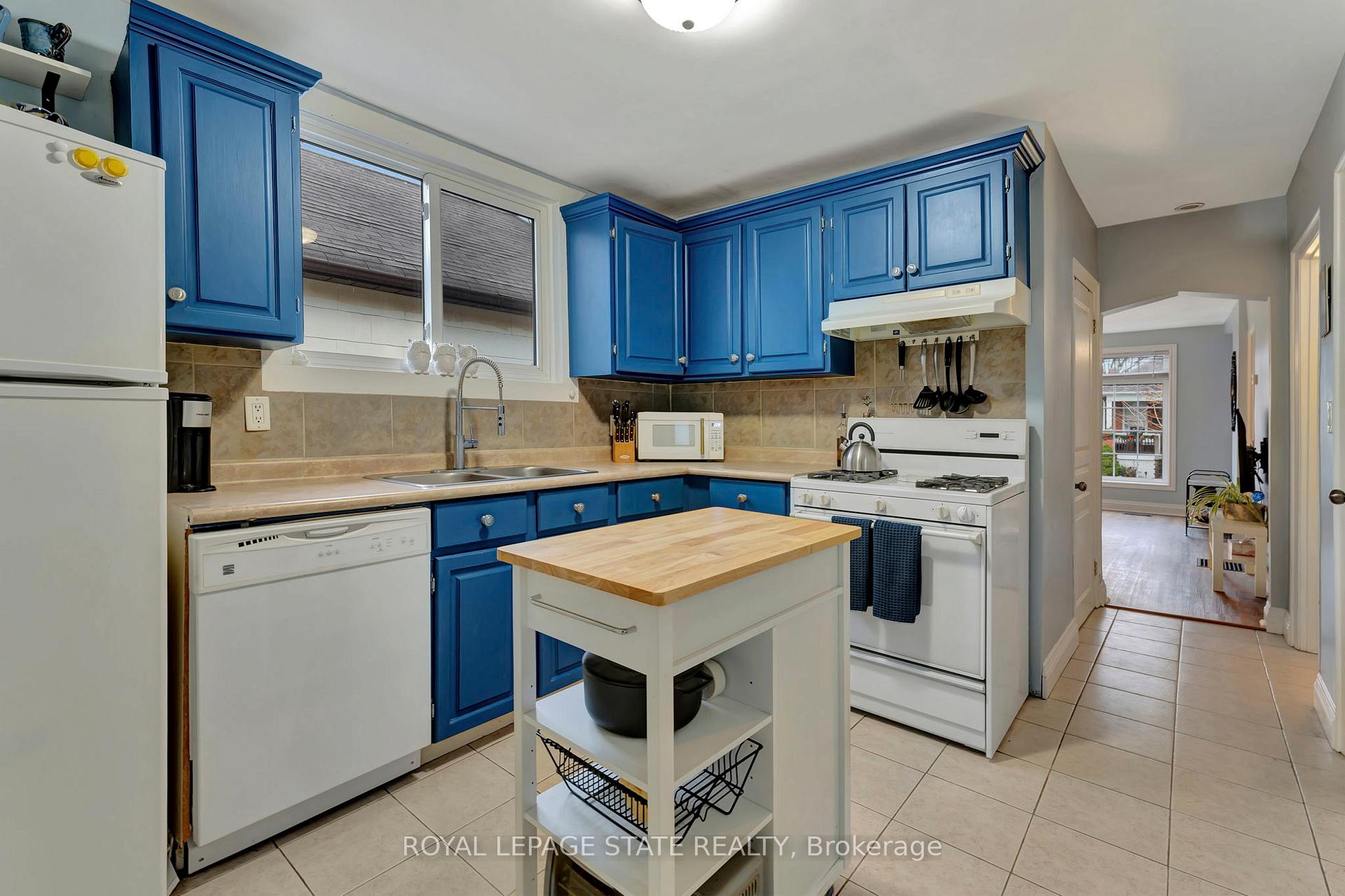 Photo 10 of 62 Houghton Avenue N, Hamilton, Crown Point — HOMEH