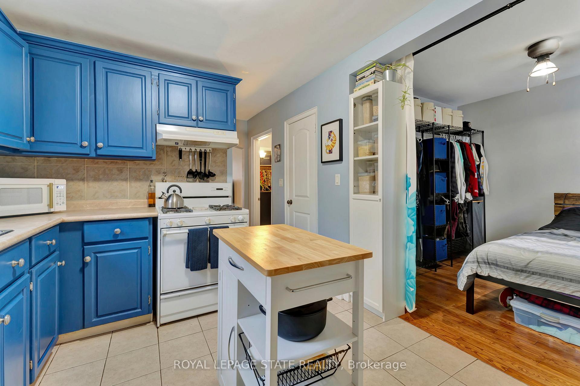 Photo 11 of 62 Houghton Avenue N, Hamilton, Crown Point — HOMEH