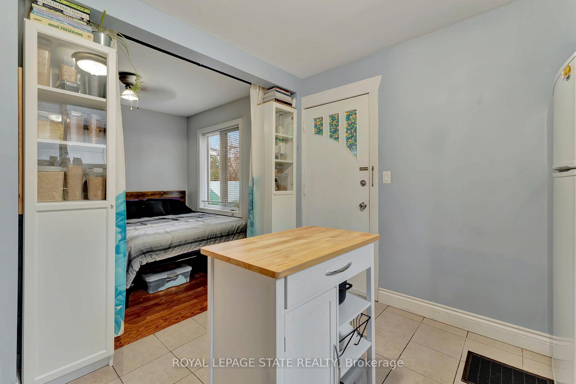 Photo 13 of 62 Houghton Avenue N, Hamilton, Crown Point — HOMEH