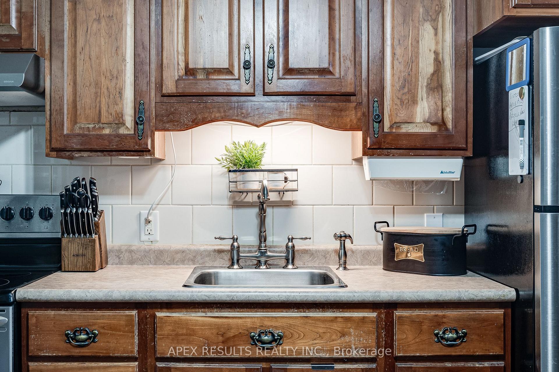 Photo 8 of 52 Mayflower Avenue, Hamilton, Crown Point — HOMEH