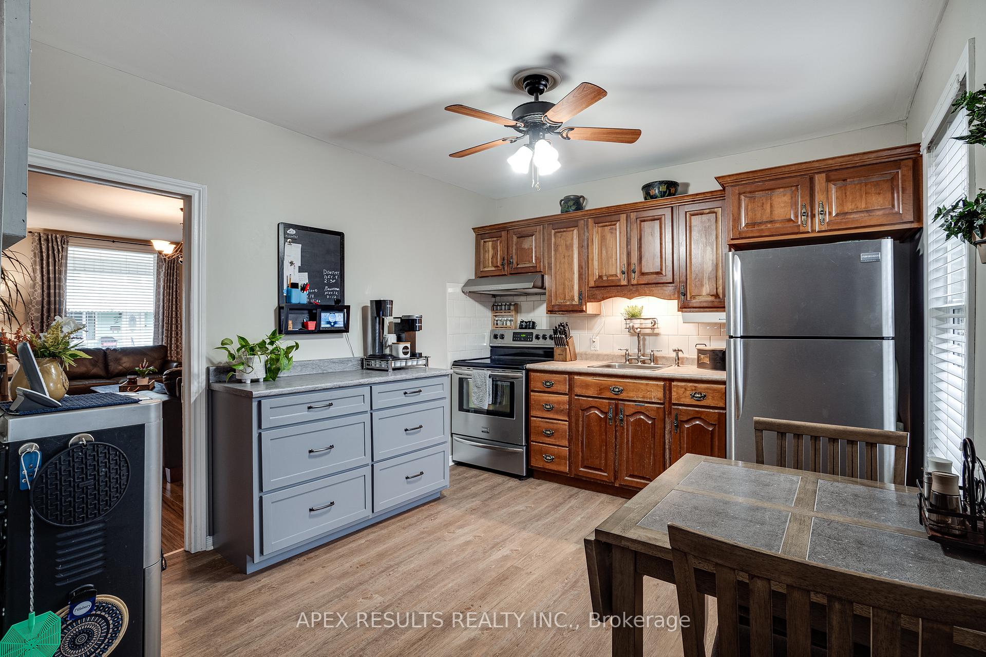 Photo 11 of 52 Mayflower Avenue, Hamilton, Crown Point — HOMEH