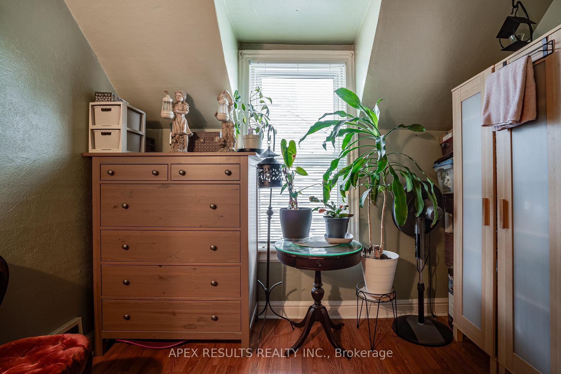 Photo 15 of 52 Mayflower Avenue, Hamilton, Crown Point — HOMEH