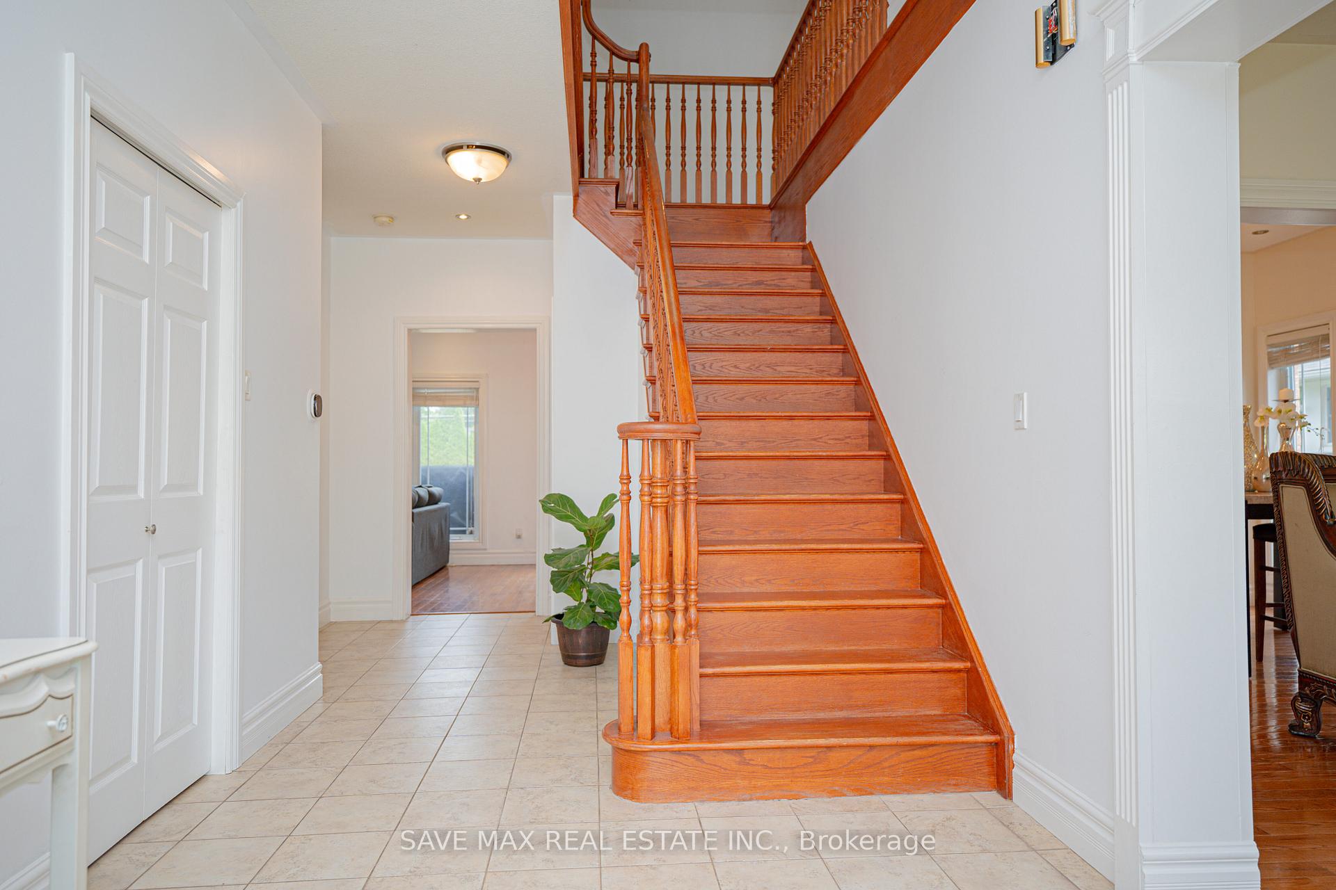 Photo 3 of 656 Geneva Street, St. Catharines, Lakeshore — HOMEH