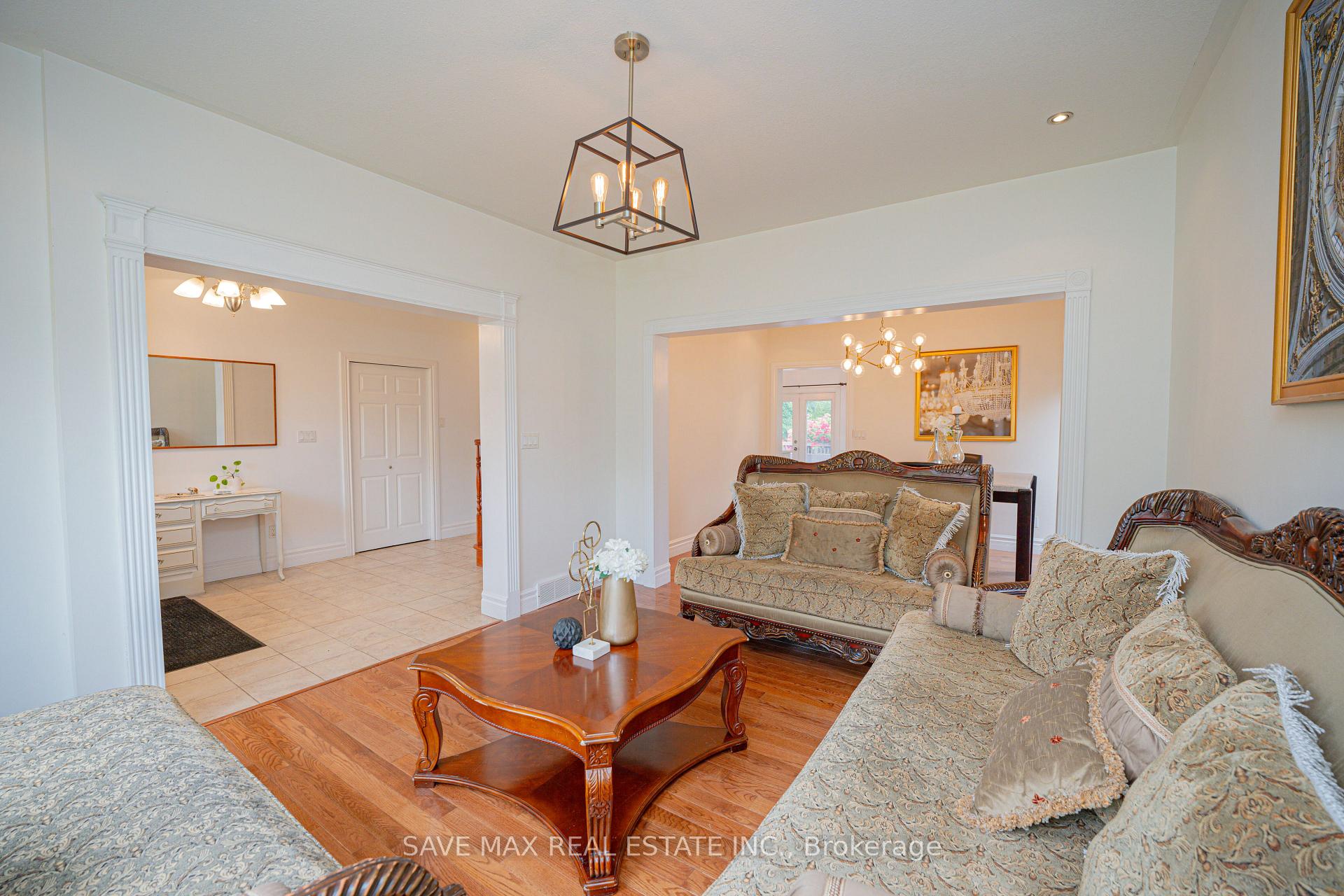 Photo 5 of 656 Geneva Street, St. Catharines, Lakeshore — HOMEH