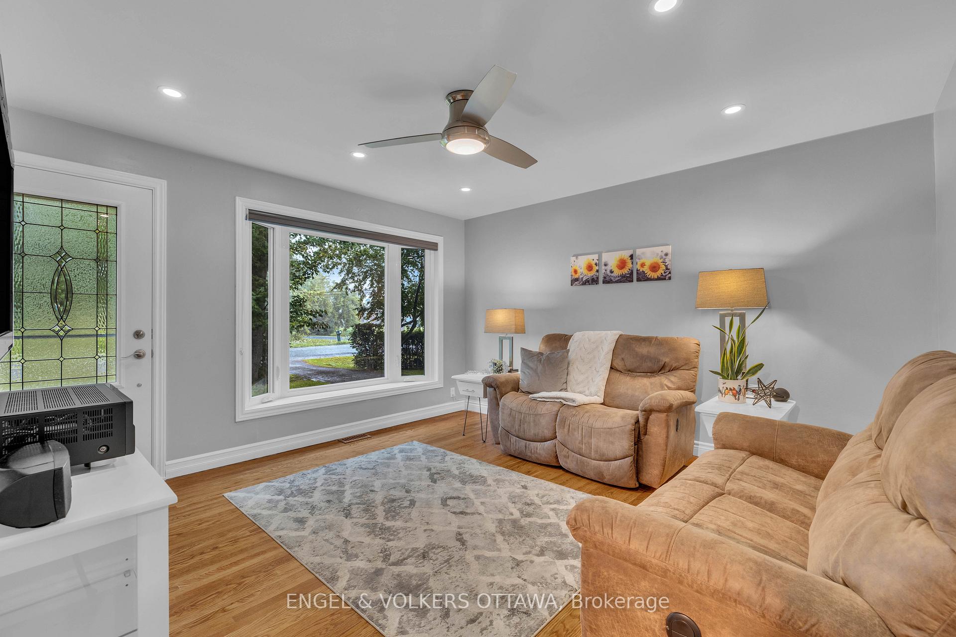 Photo 5 of 4690 Thunder Road, Ottawa, Carlsbad Springs — HOMEH