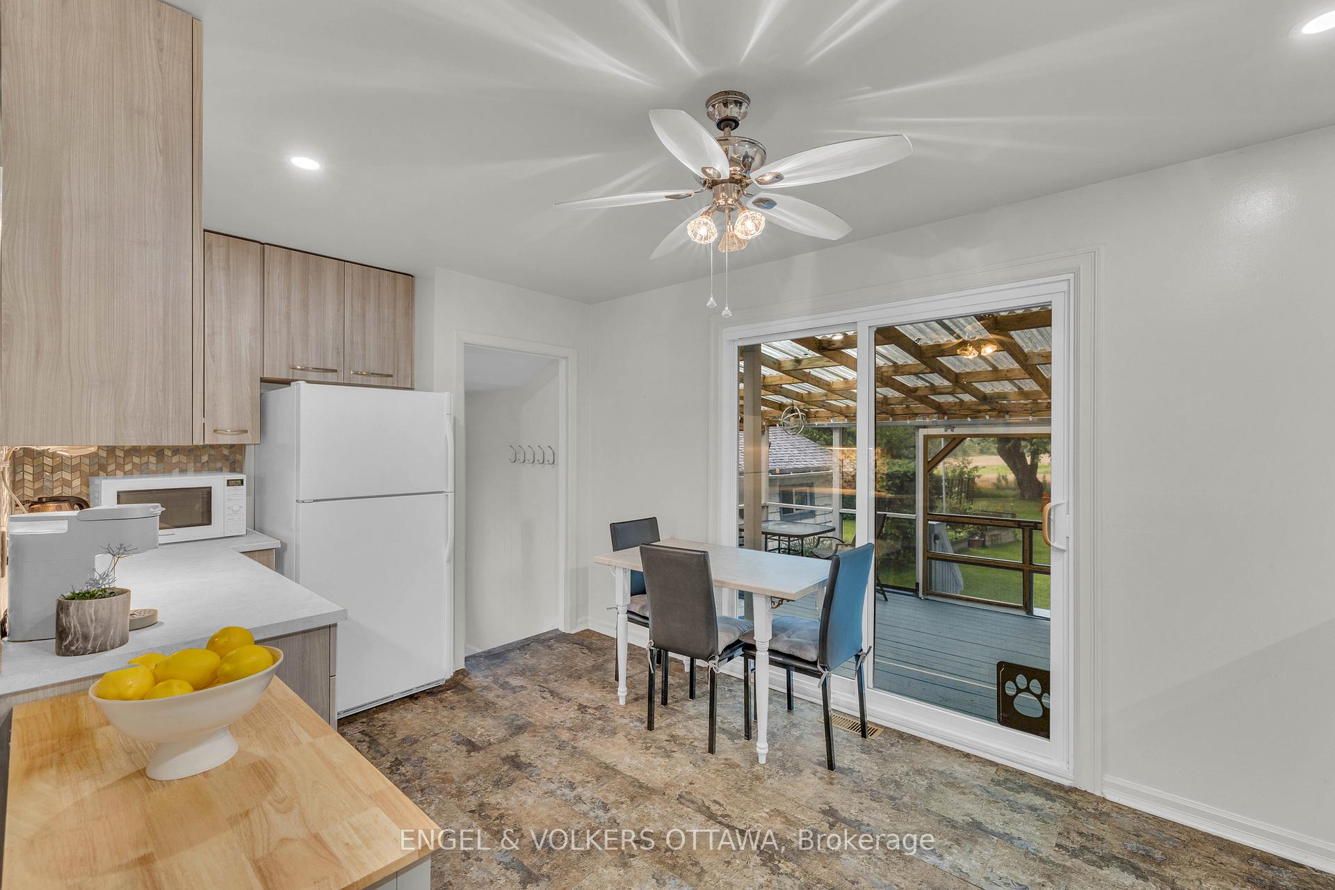 Photo 6 of 4690 Thunder Road, Ottawa, Carlsbad Springs — HOMEH