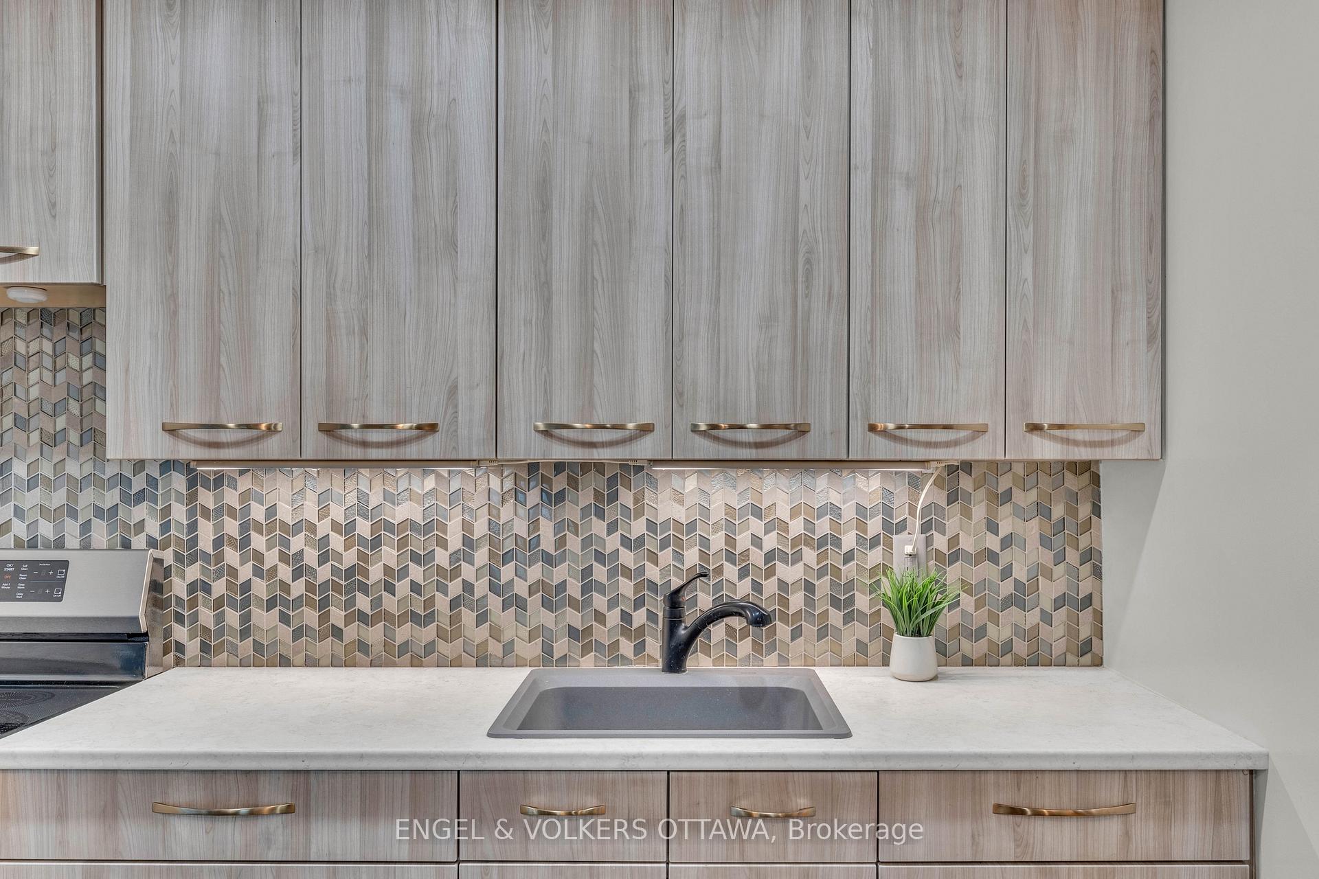 Photo 7 of 4690 Thunder Road, Ottawa, Carlsbad Springs — HOMEH