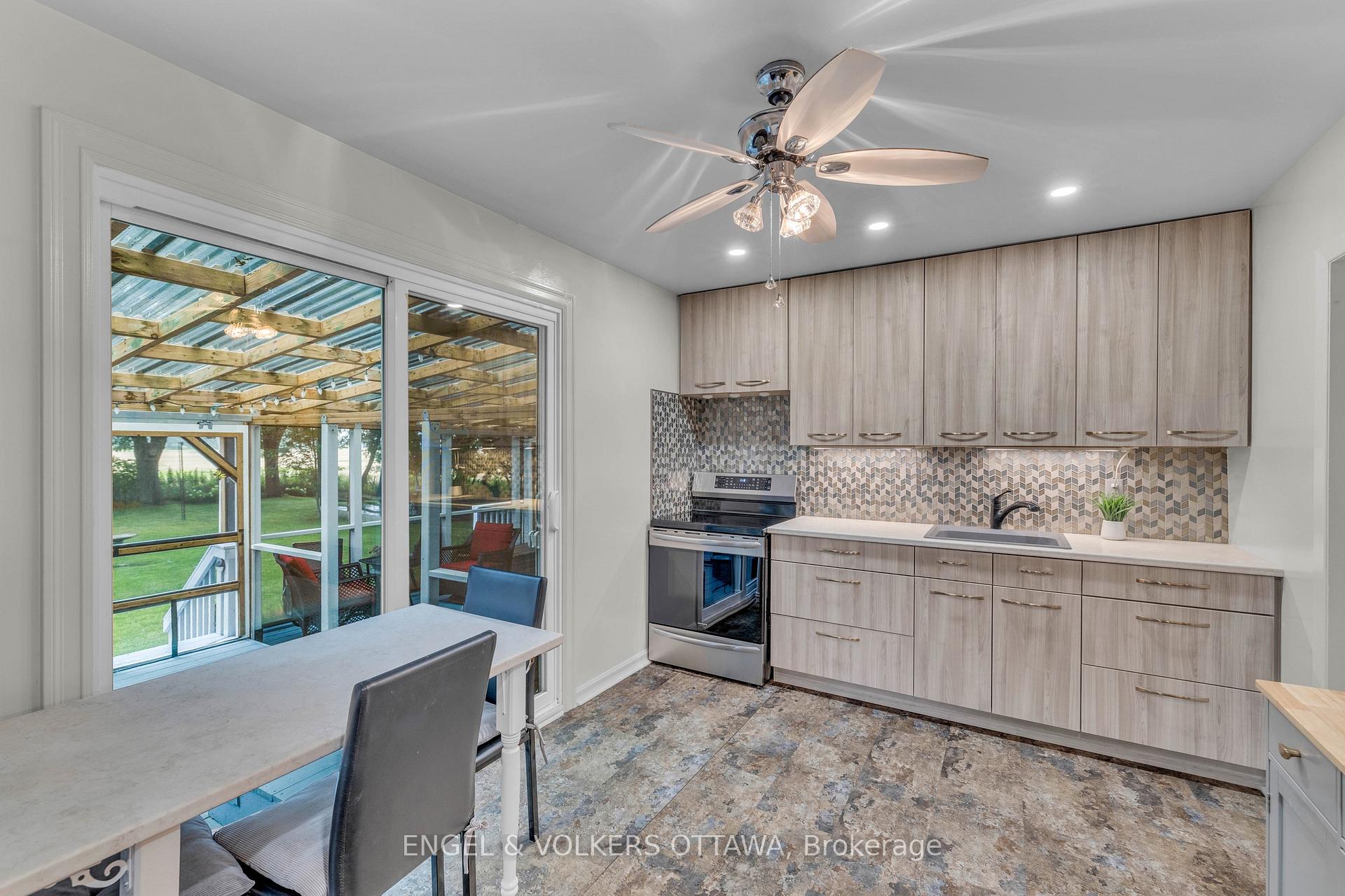 Photo 14 of 4690 Thunder Road, Ottawa, Carlsbad Springs — HOMEH