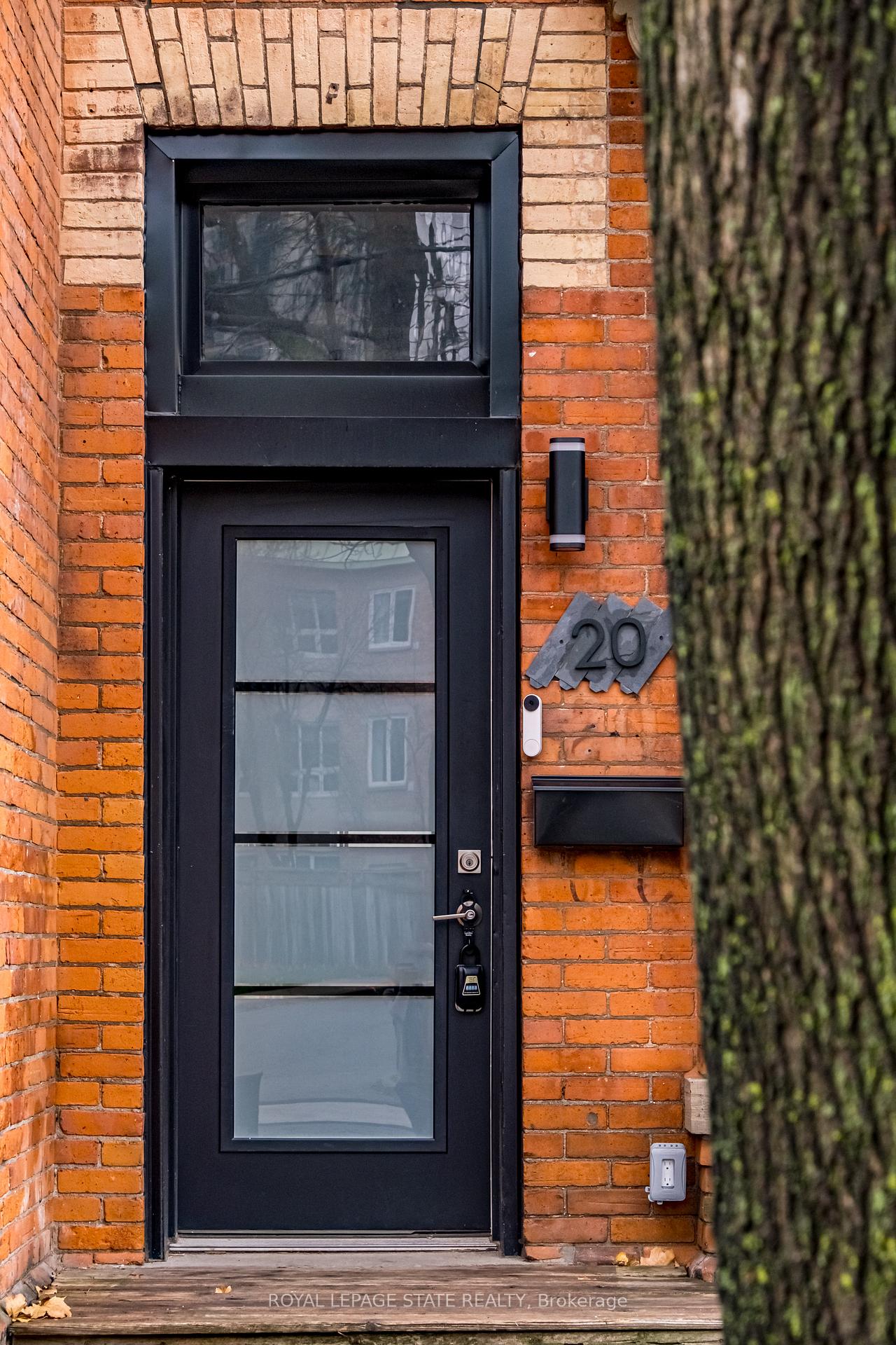 Photo 4 of 20 Peter Street, Hamilton, Central — HOMEH