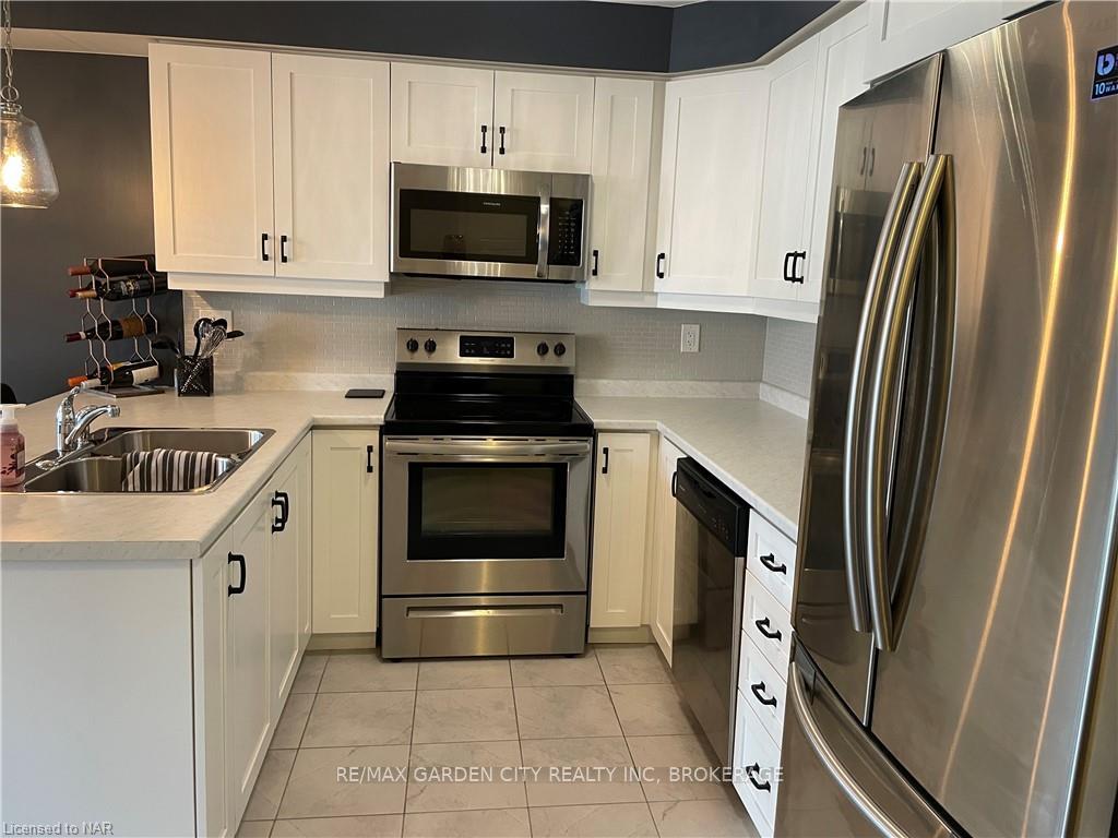 Photo 5 of Unit 61, 22 Spring Creek Drive, Hamilton, Waterdown — HOMEH