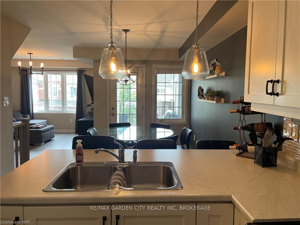 Photo 6 of Unit 61, 22 Spring Creek Drive, Hamilton, Waterdown — HOMEH