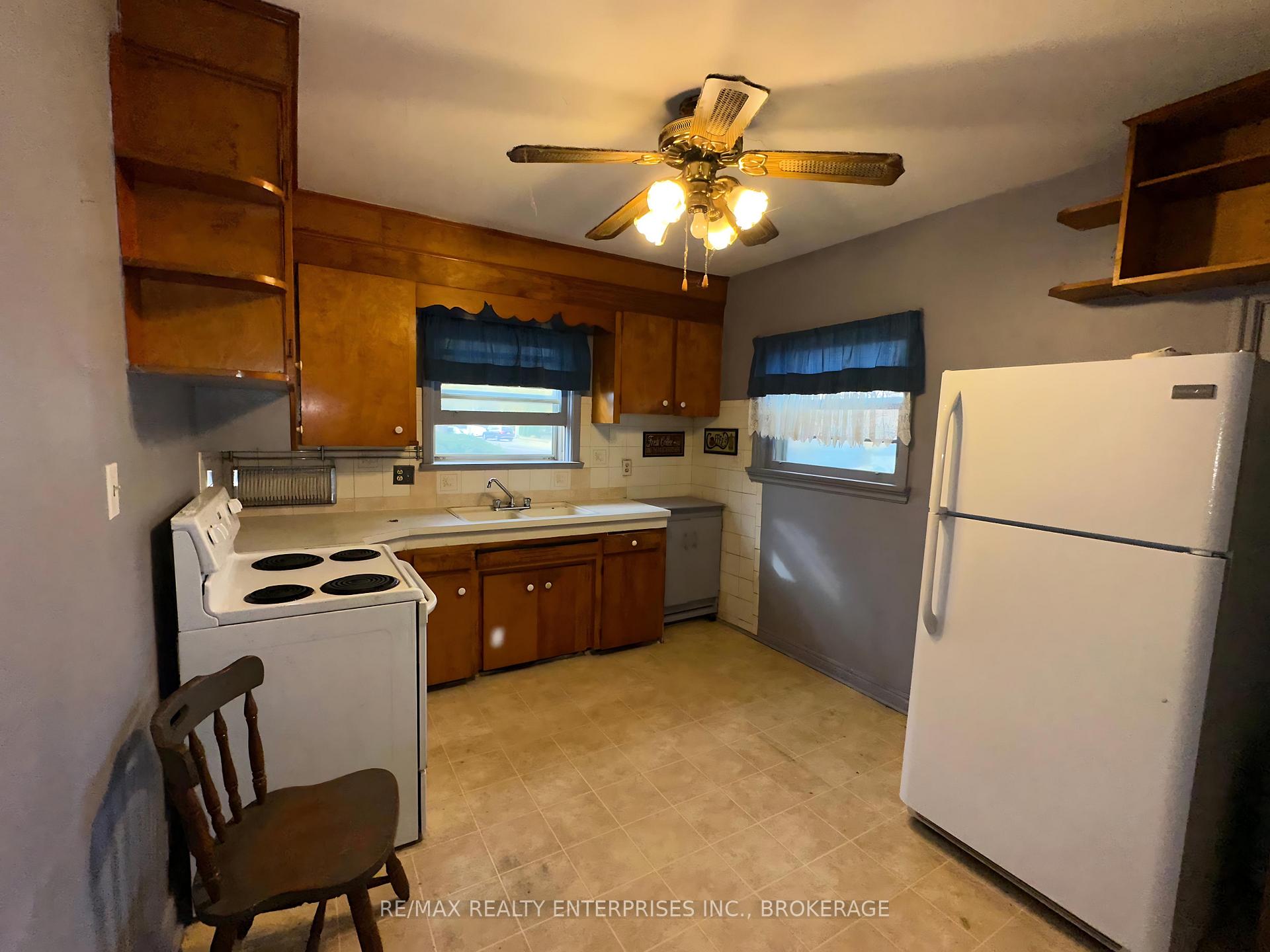 Photo 4 of 496 Carlton Street, St. Catharines, Carlton/Bunting — HOMEH