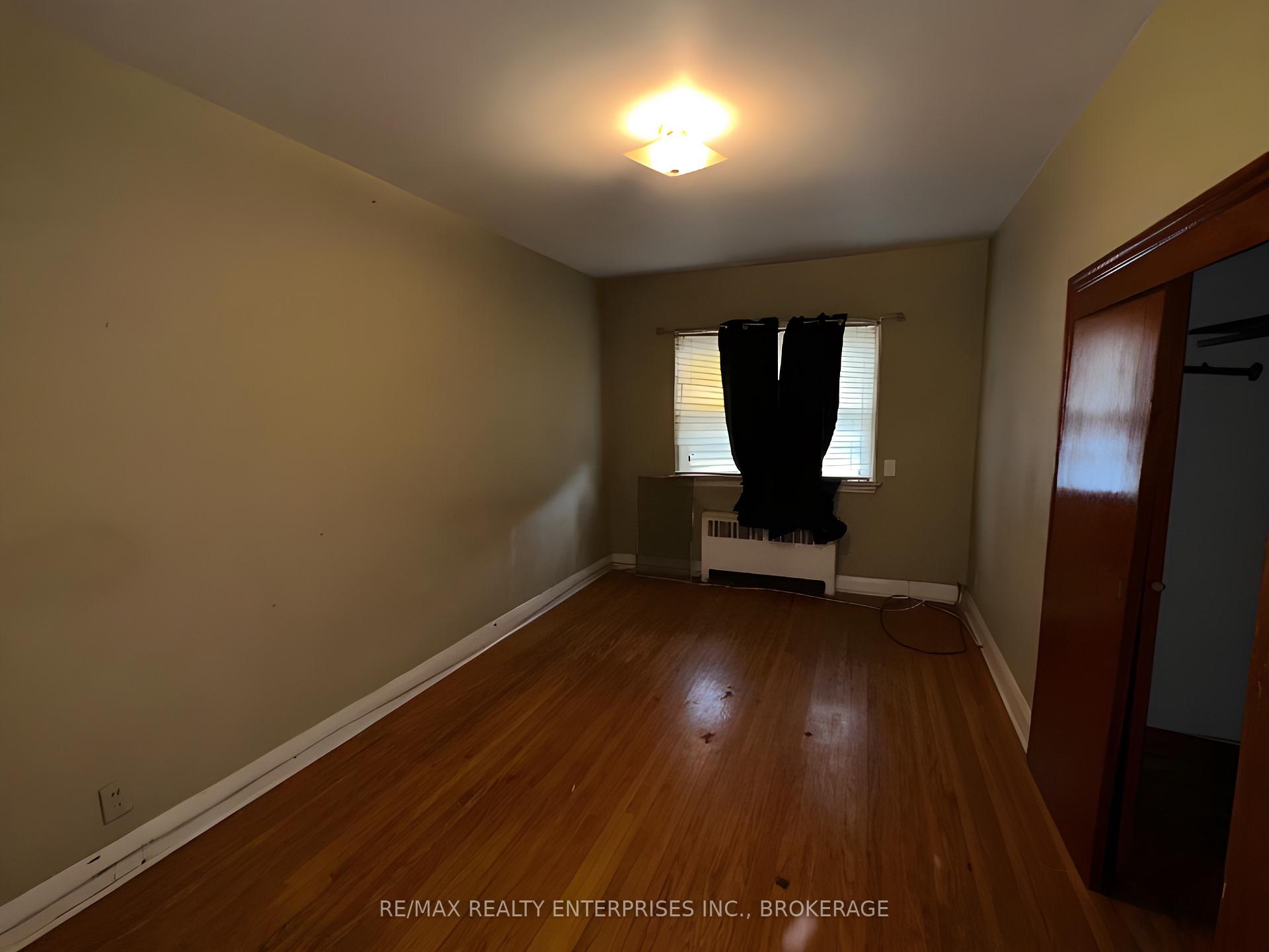 Photo 5 of 496 Carlton Street, St. Catharines, Carlton/Bunting — HOMEH