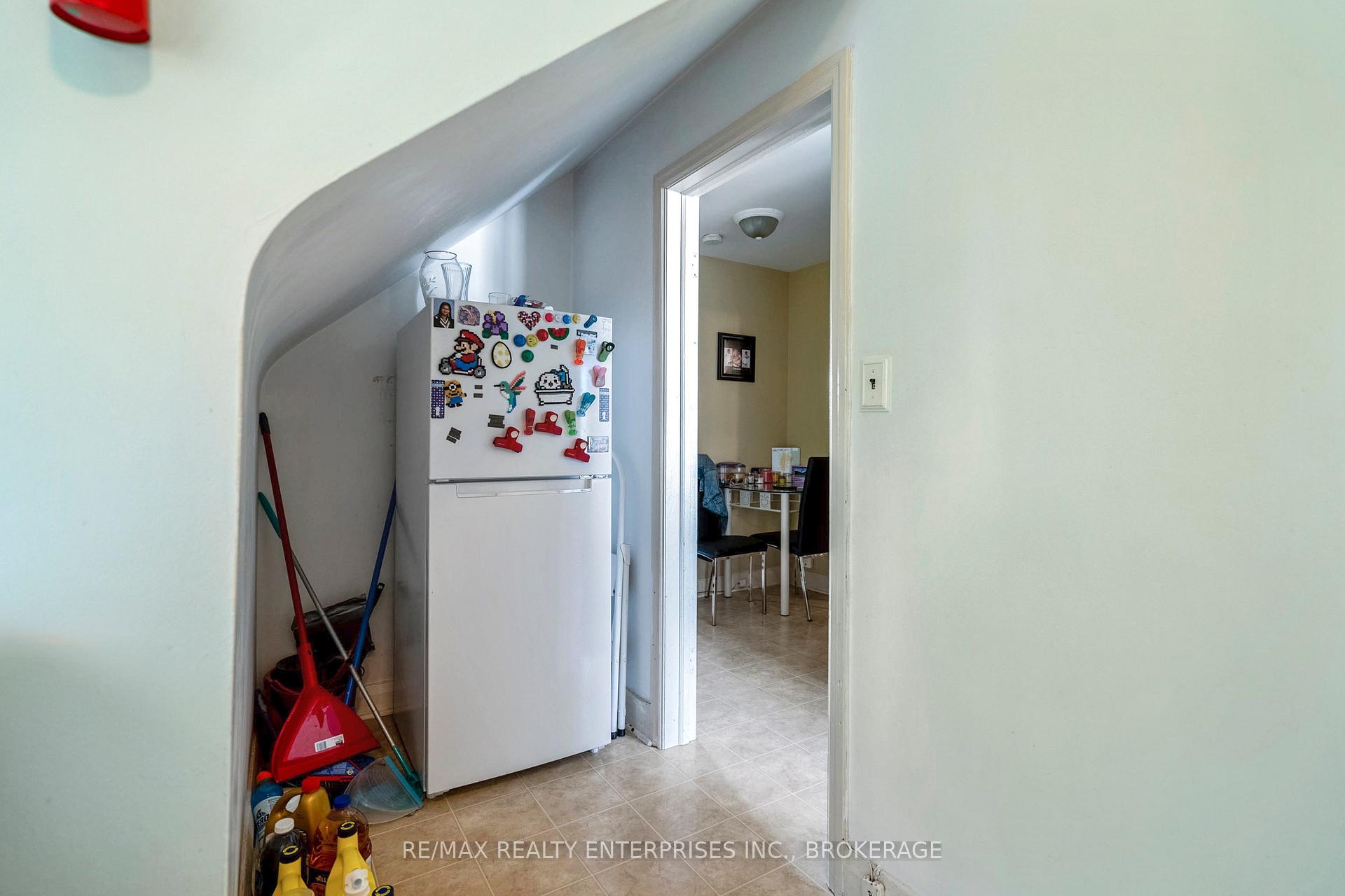 Photo 10 of 496 Carlton Street, St. Catharines, Carlton/Bunting — HOMEH