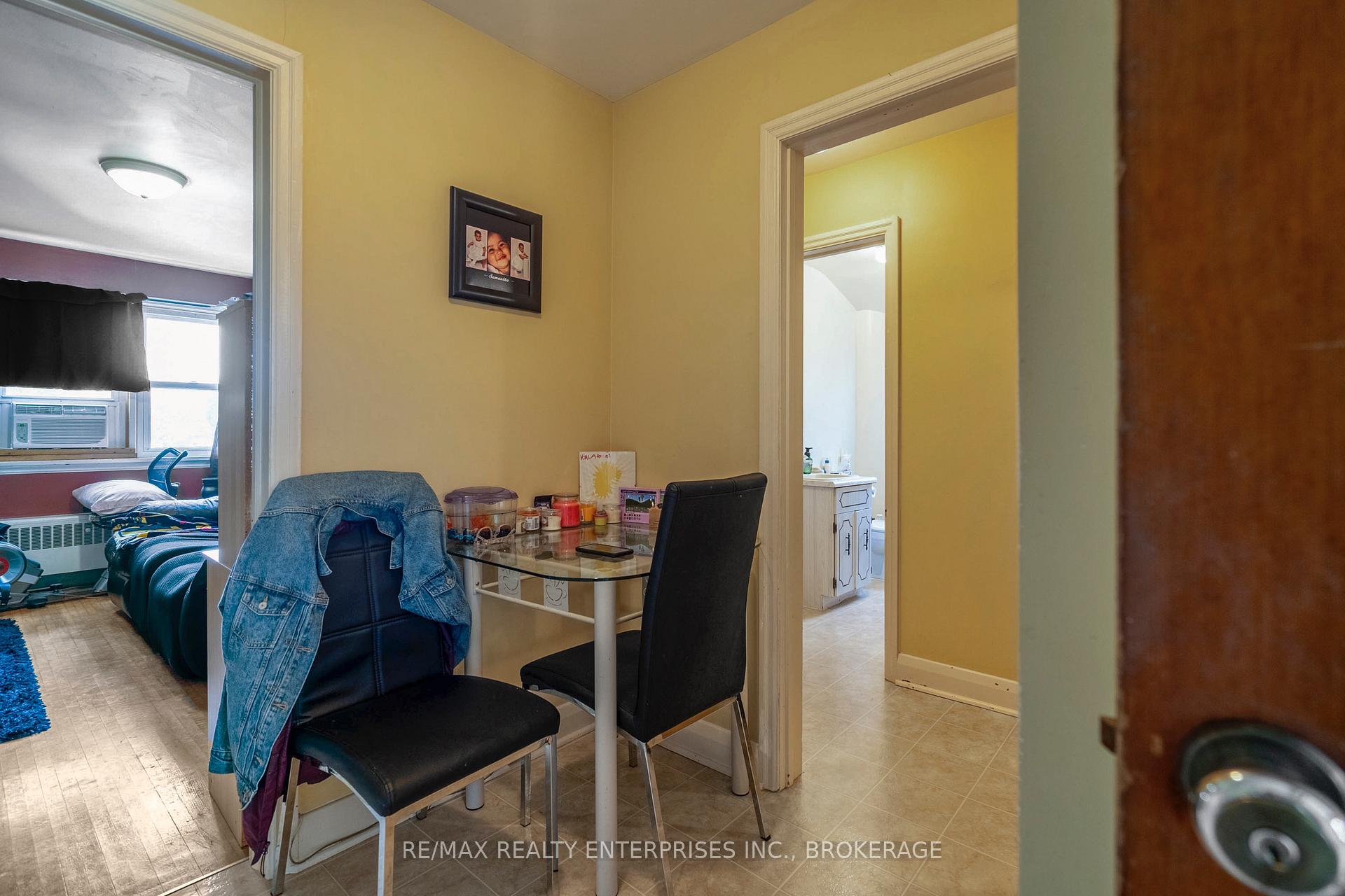 Photo 11 of 496 Carlton Street, St. Catharines, Carlton/Bunting — HOMEH