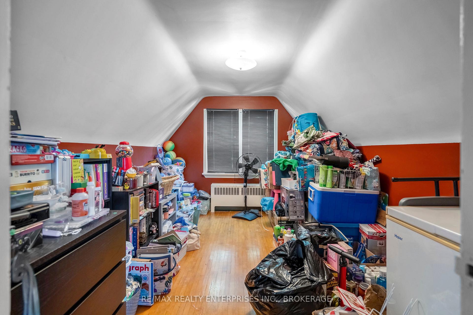 Photo 13 of 496 Carlton Street, St. Catharines, Carlton/Bunting — HOMEH