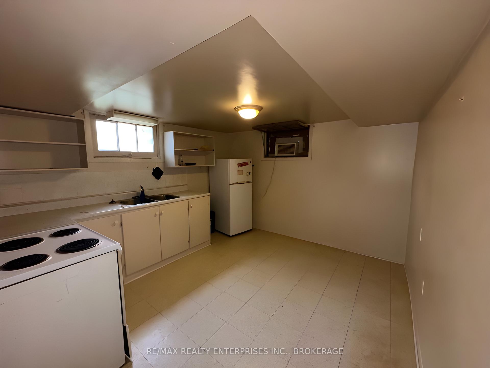 Photo 14 of 496 Carlton Street, St. Catharines, Carlton/Bunting — HOMEH