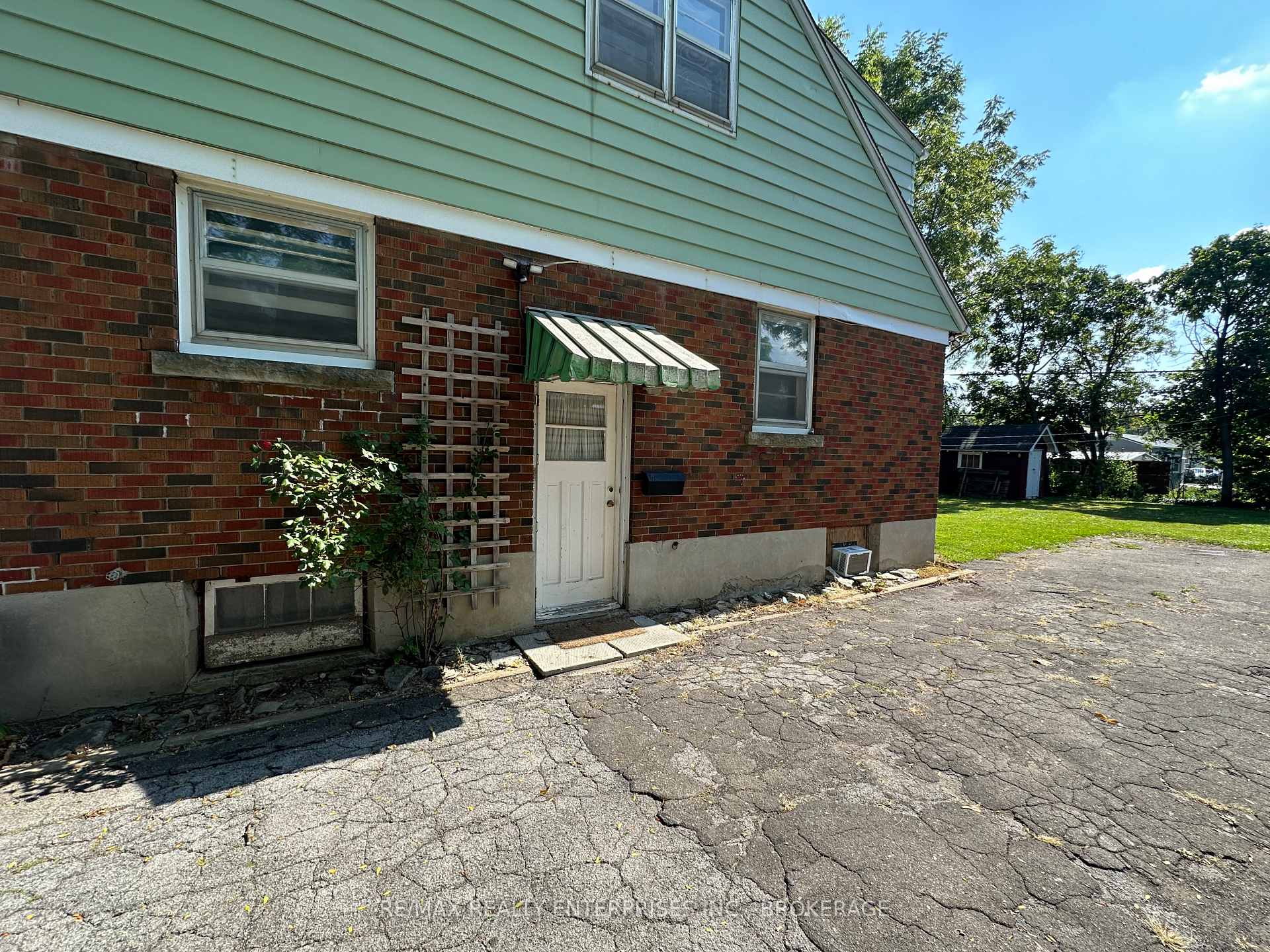 Photo 20 of 496 Carlton Street, St. Catharines, Carlton/Bunting — HOMEH