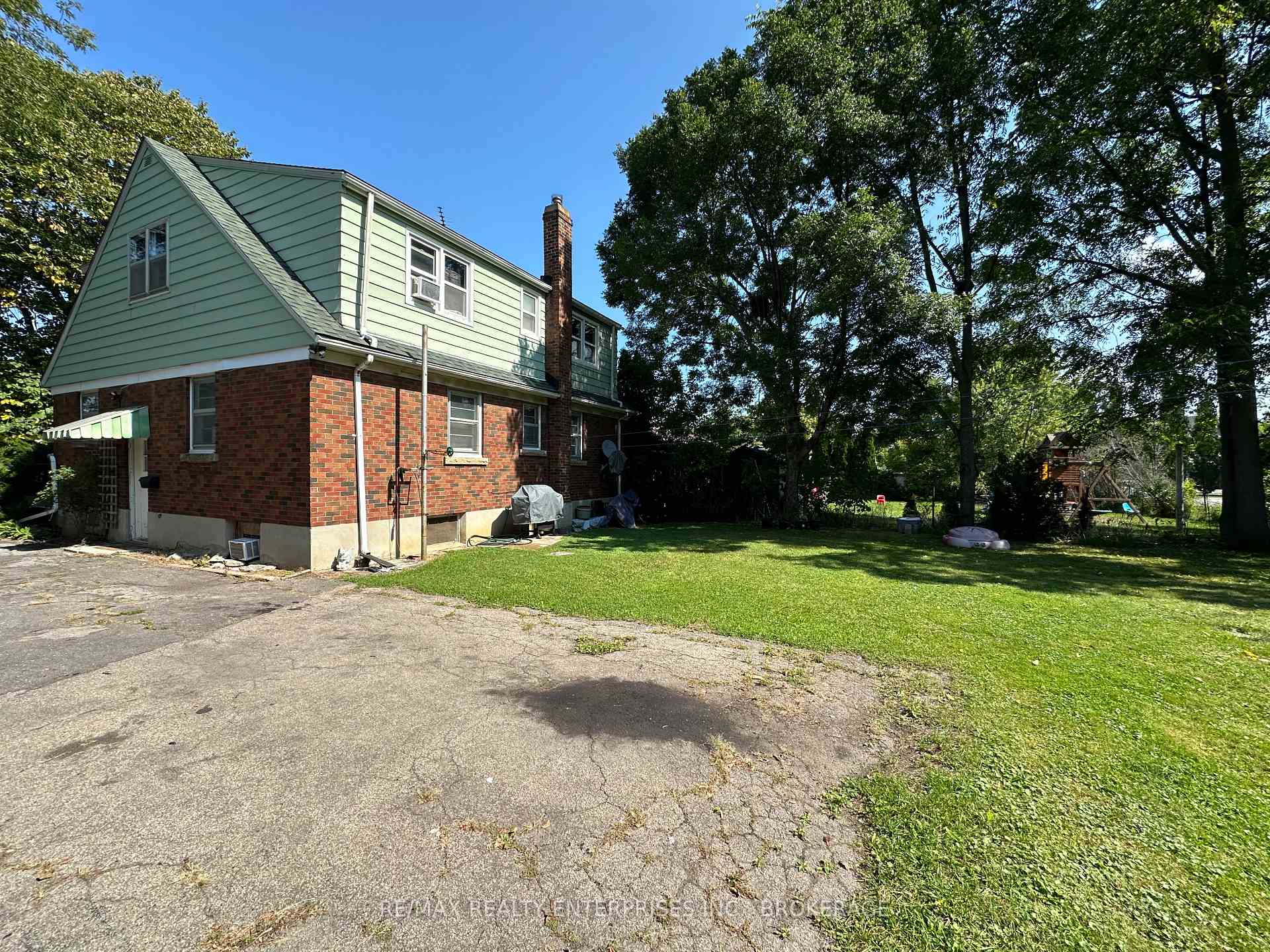 Photo 22 of 496 Carlton Street, St. Catharines, Carlton/Bunting — HOMEH