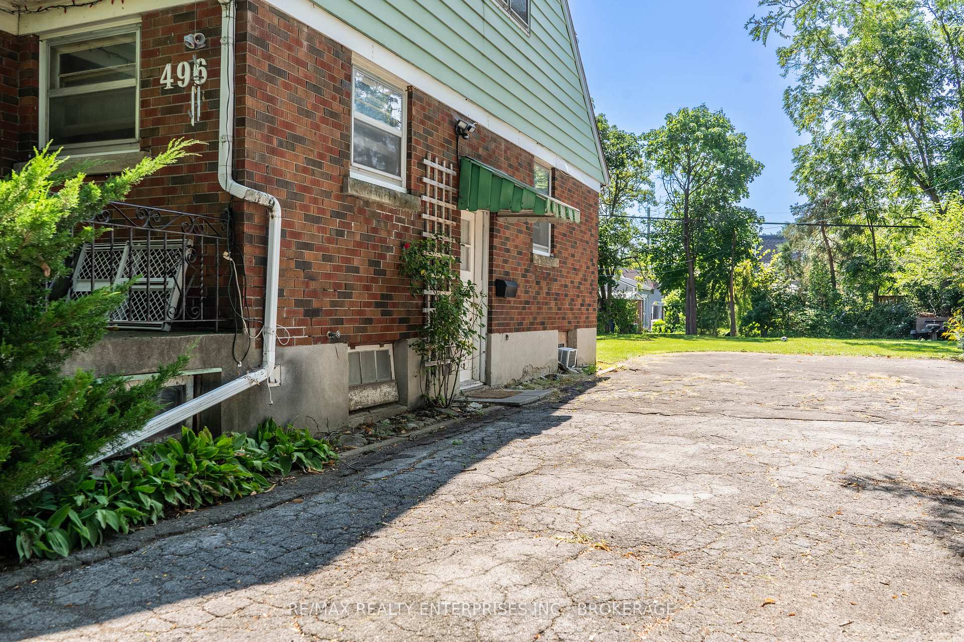 Photo 28 of 496 Carlton Street, St. Catharines, Carlton/Bunting — HOMEH