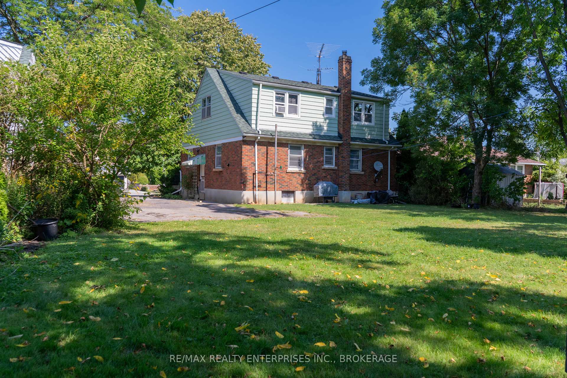 Photo 29 of 496 Carlton Street, St. Catharines, Carlton/Bunting — HOMEH