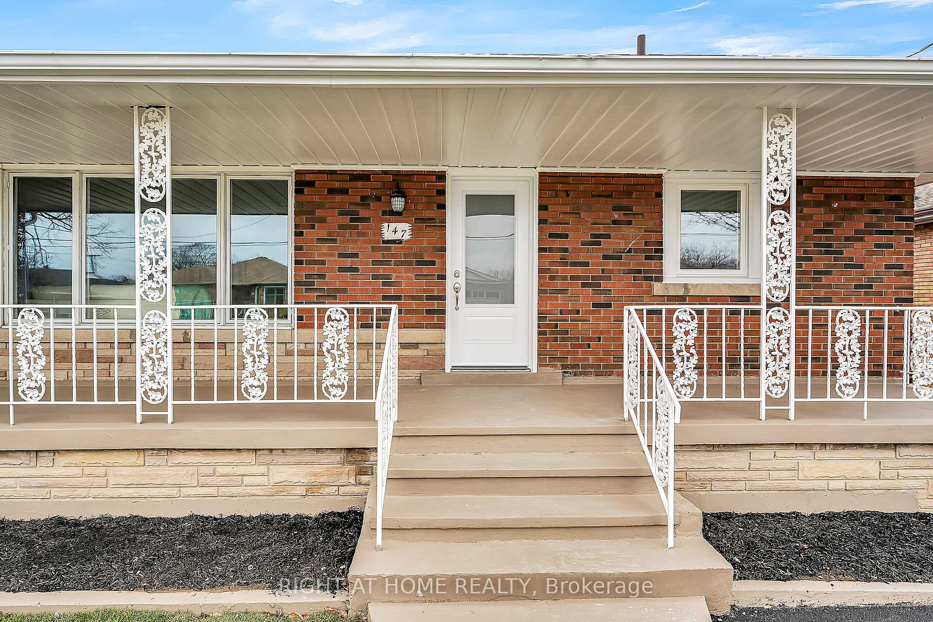 Photo 2 of 147 Allenby Avenue, Hamilton, Balfour — HOMEH