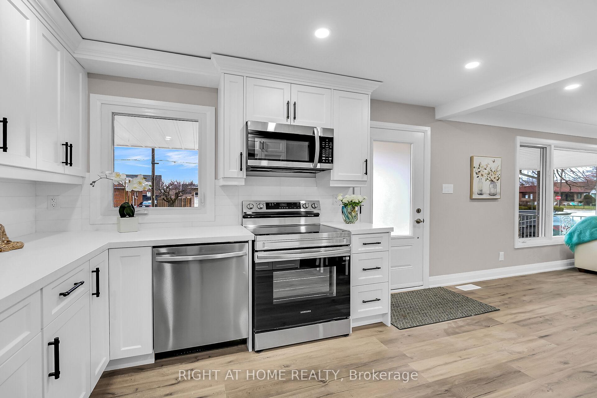 Photo 5 of 147 Allenby Avenue, Hamilton, Balfour — HOMEH