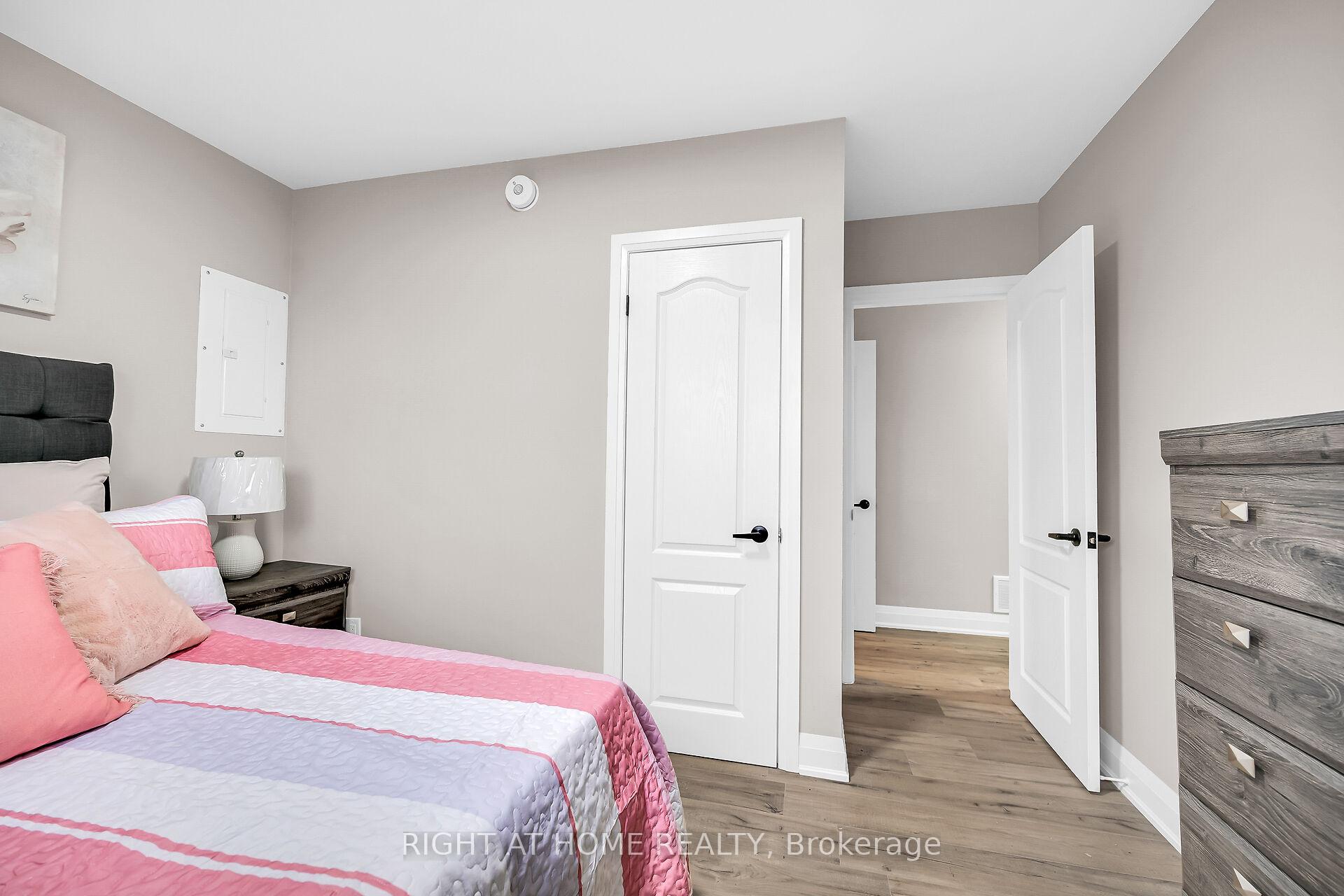 Photo 15 of 147 Allenby Avenue, Hamilton, Balfour — HOMEH