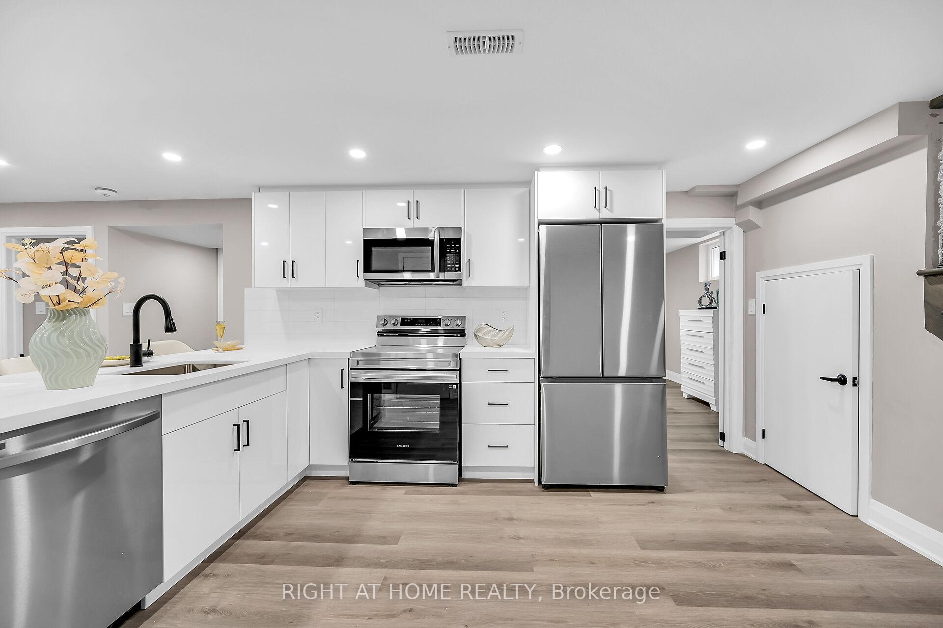 Photo 18 of 147 Allenby Avenue, Hamilton, Balfour — HOMEH