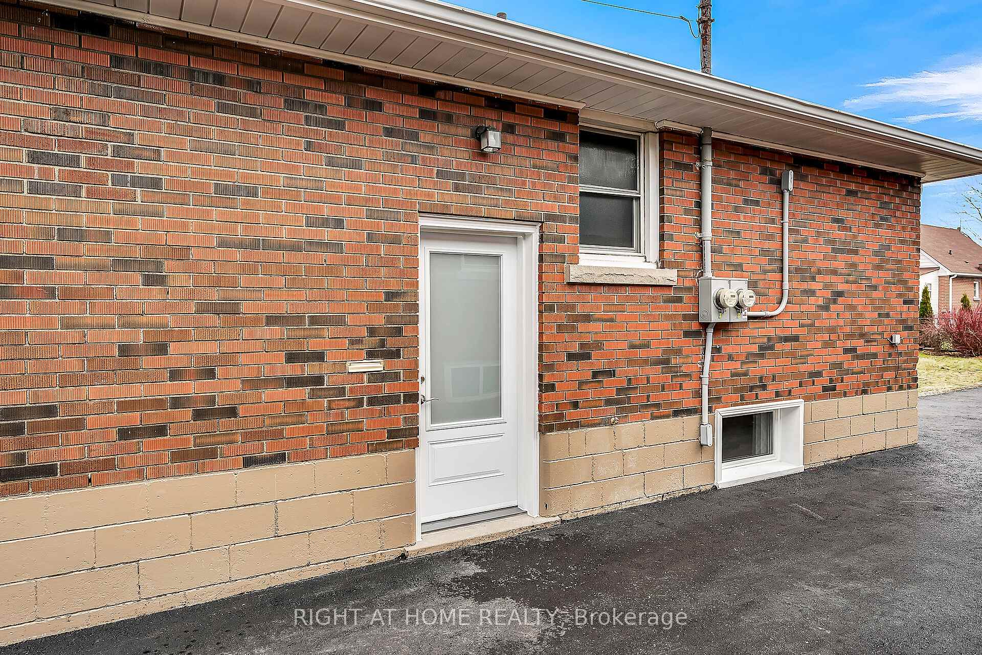 Photo 32 of 147 Allenby Avenue, Hamilton, Balfour — HOMEH
