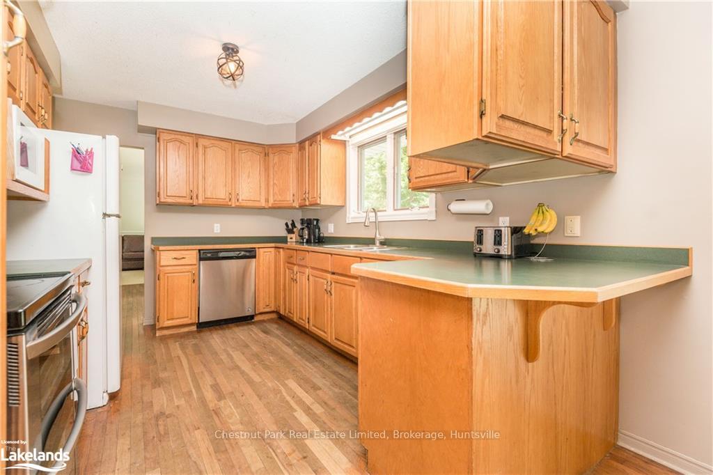 Photo 10 of 337 Ontario Street, Burk's Falls — HOMEH