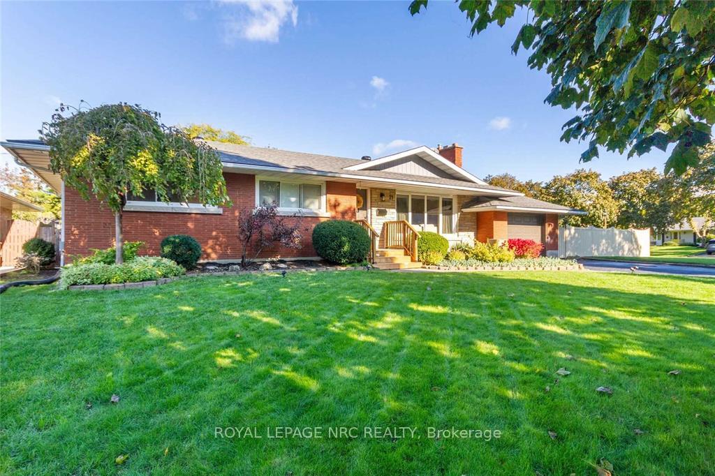 Photo 1 of 21 Costen Boulevard, St. Catharines, Vine/Linwell — HOMEH