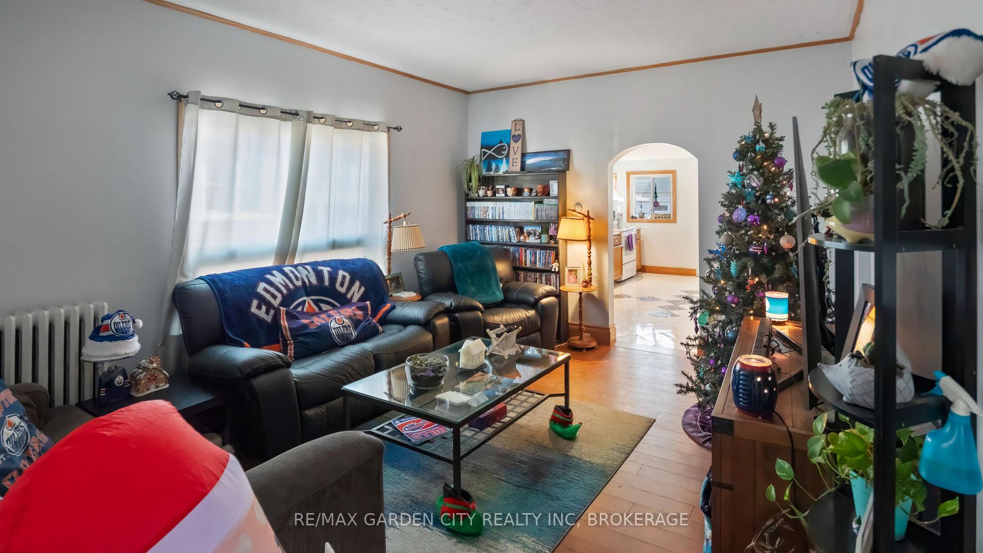 Photo 10 of 42 Dacotah Street, St. Catharines, Downtown — HOMEH